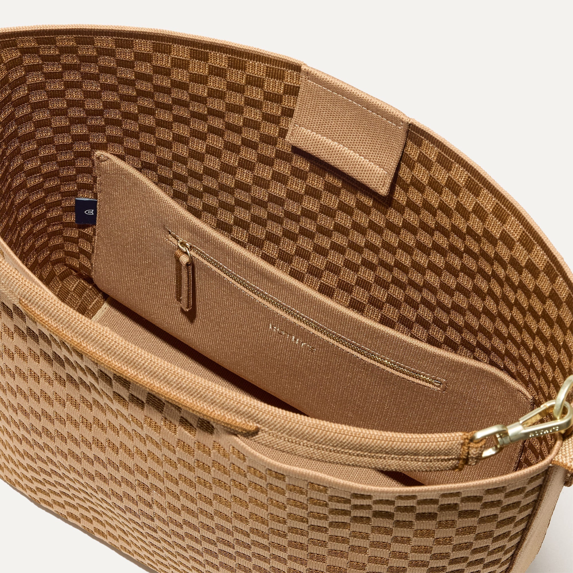 039_BucketBag_Hazelnut_Bottom_0458.jpg