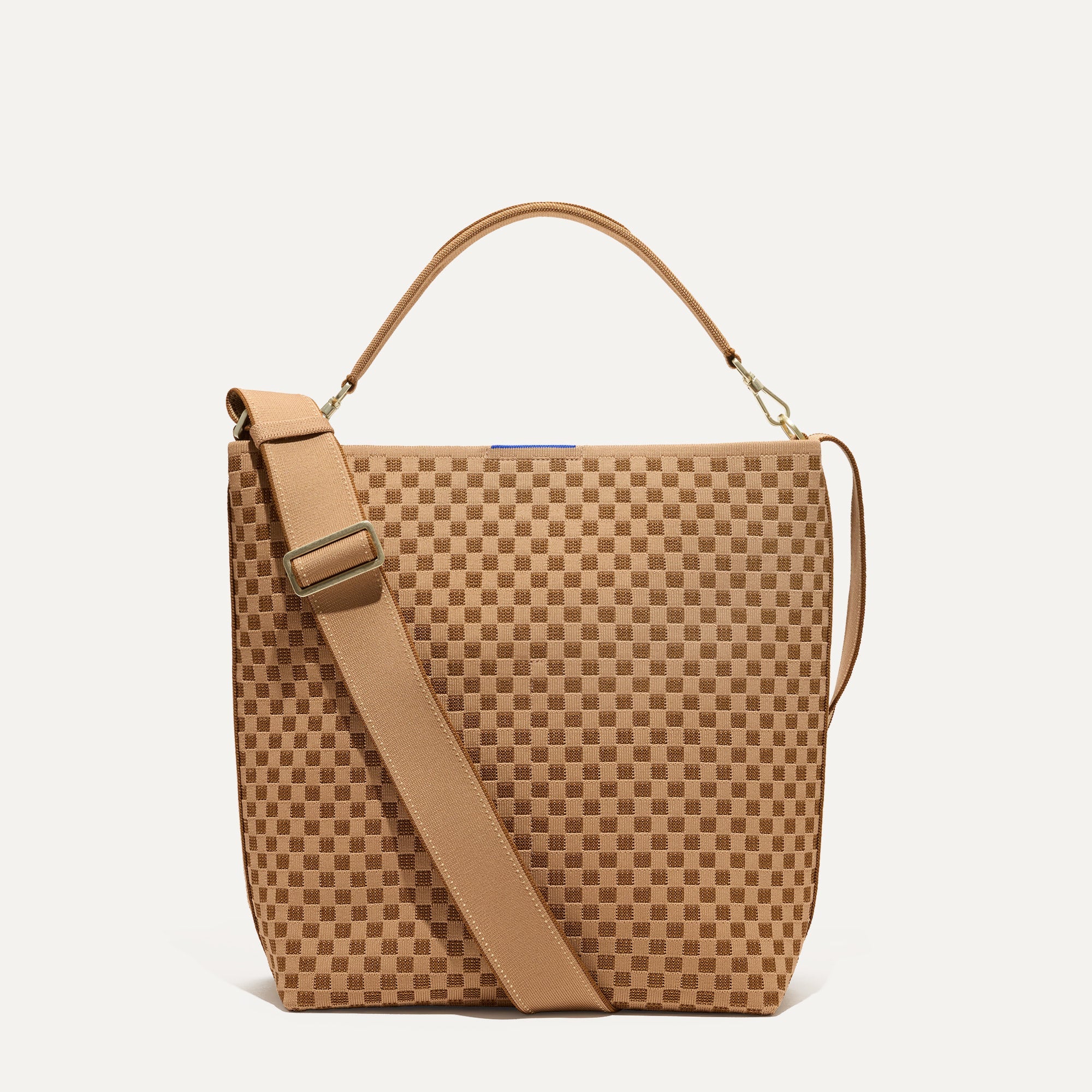 039_BucketBag_Hazelnut_Front_0326_shop_c3338ebf-e2b8-4d24-949e-ade99e6e7727.jpg