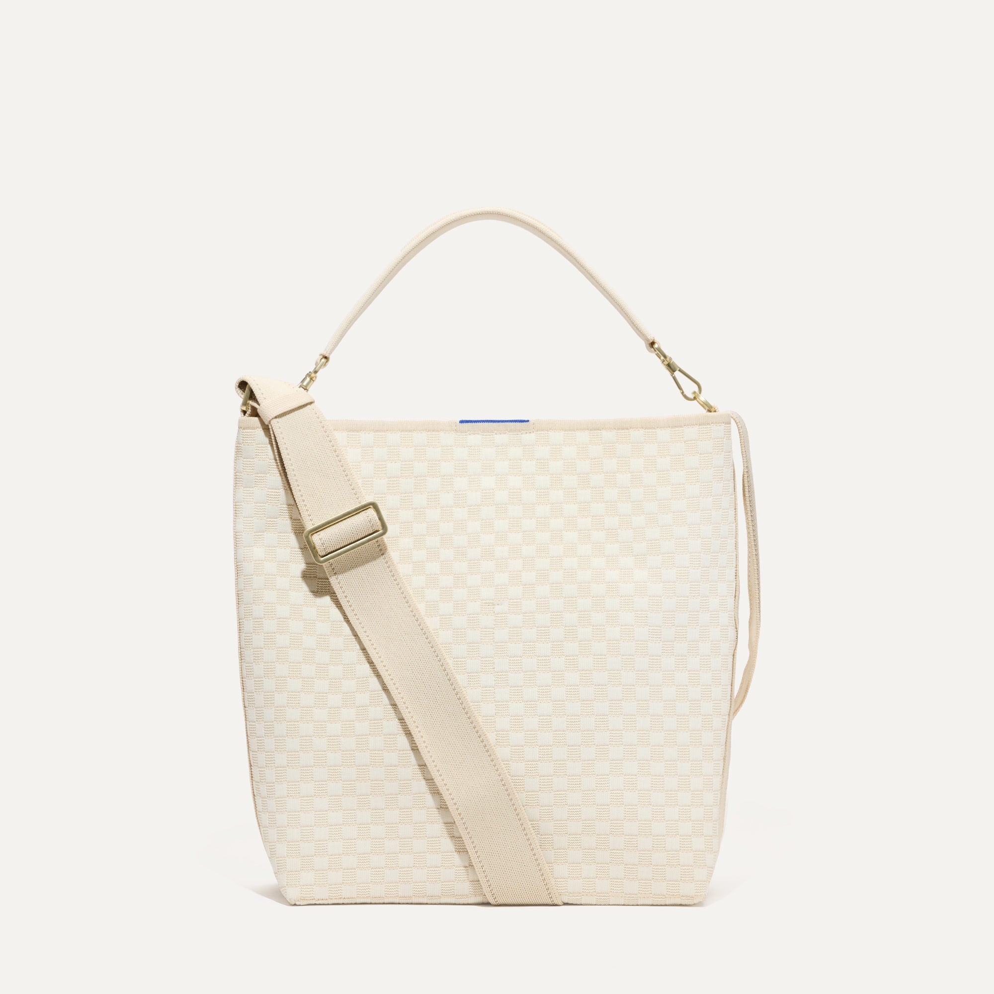 039_BucketBag_WhiteSand_Front_5689_shop_254c159f-7678-4433-8958-8a1a9e2e0406.jpg