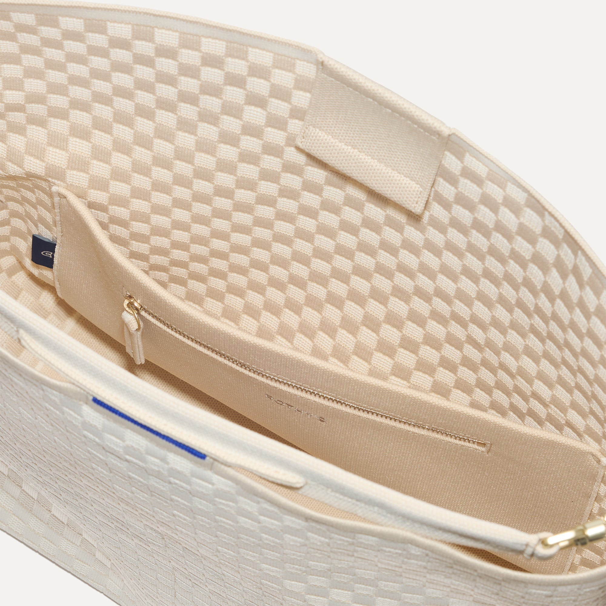 039_BucketBag_WhiteSand_Pocket_7889.jpg