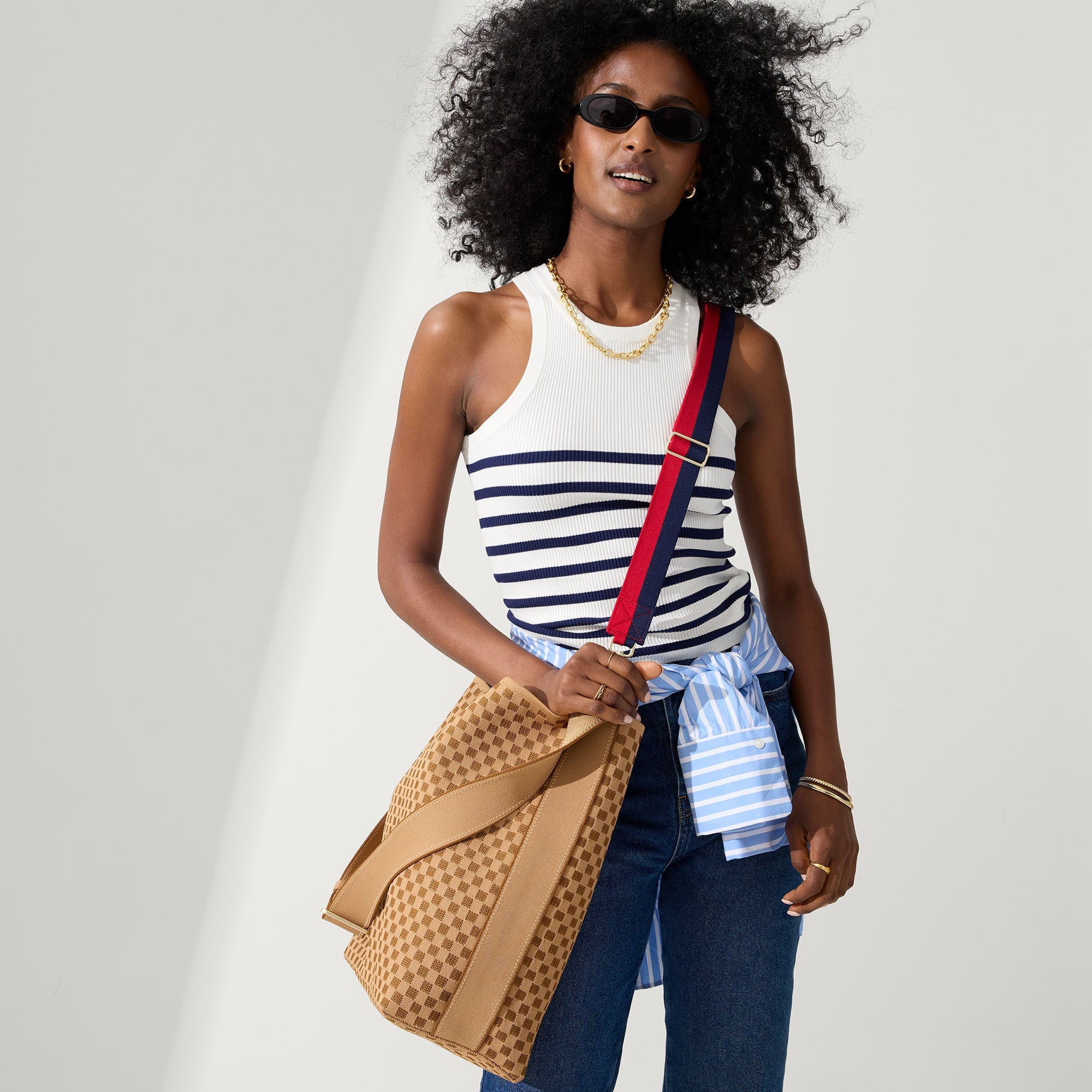 039_Bucket_Bag__Hazelnut_On_Figure_2567.jpg