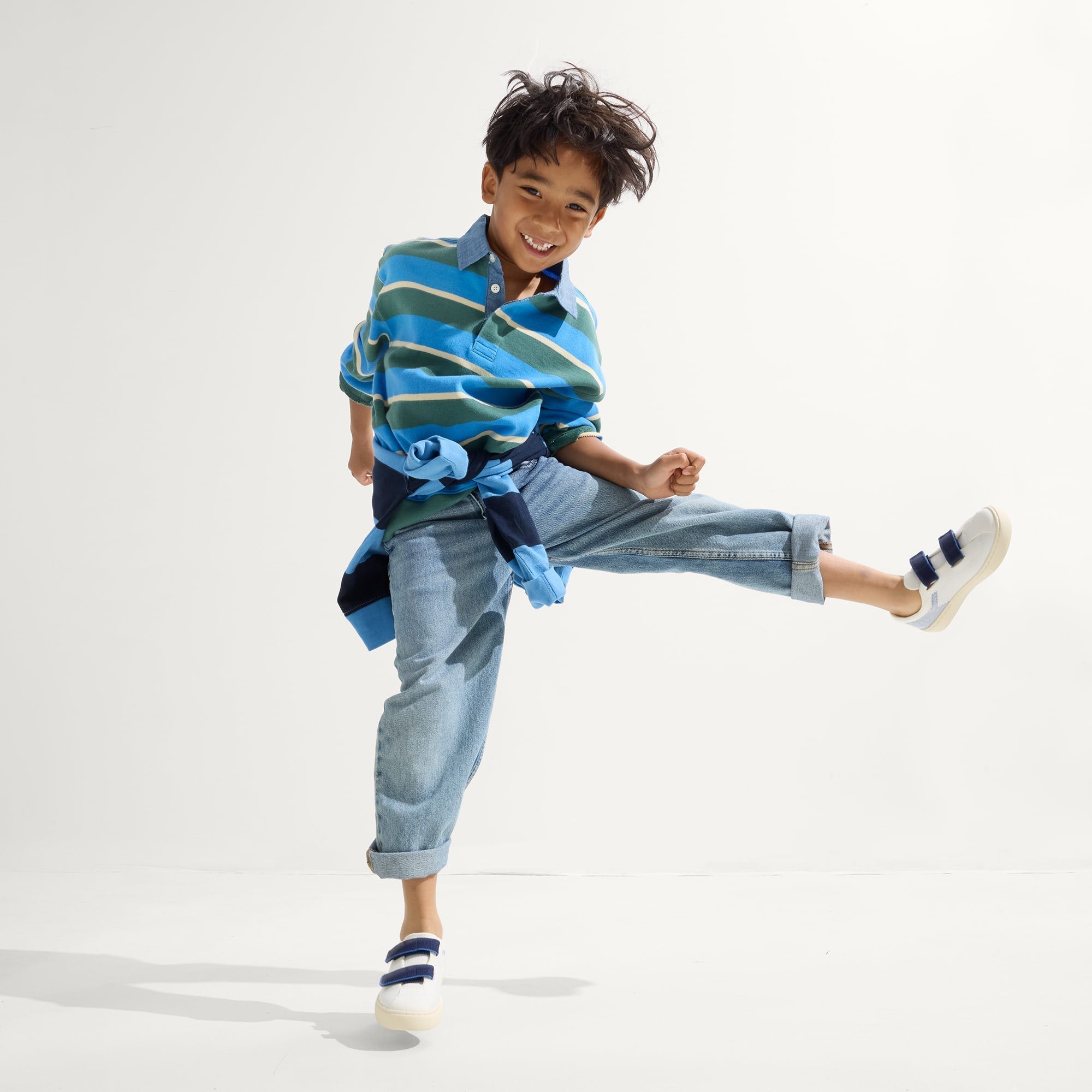 068_KidsStrapSneaker_BlueRaspberry_OnFigure_14691.jpg