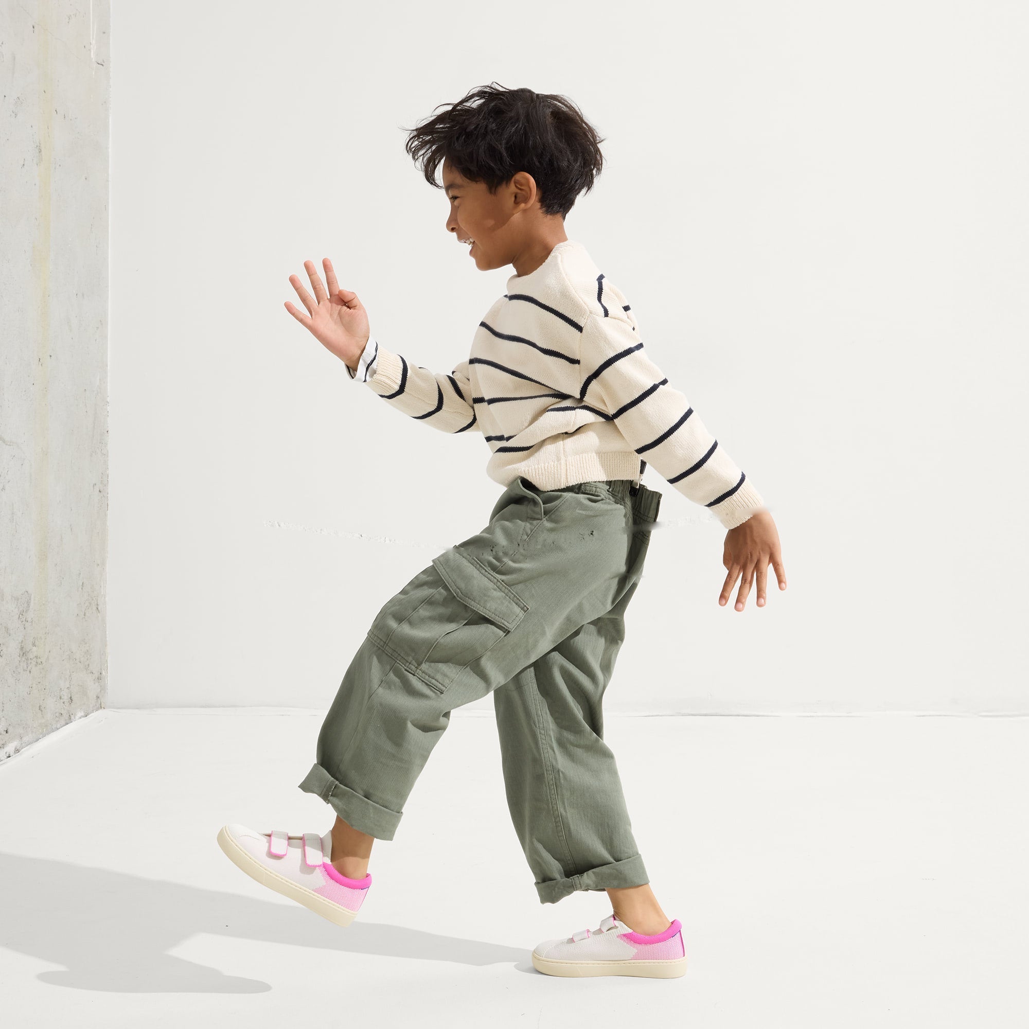 068_KidsStrapSneaker_PinkTaffy_OnFigure_1165.jpg