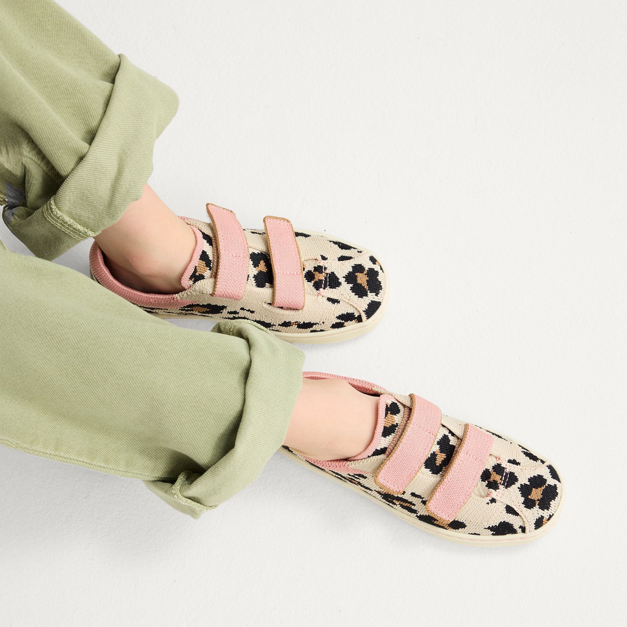 068_Kids_Strap_Sneaker_Cat_Blush_On_Figure_1338.jpg