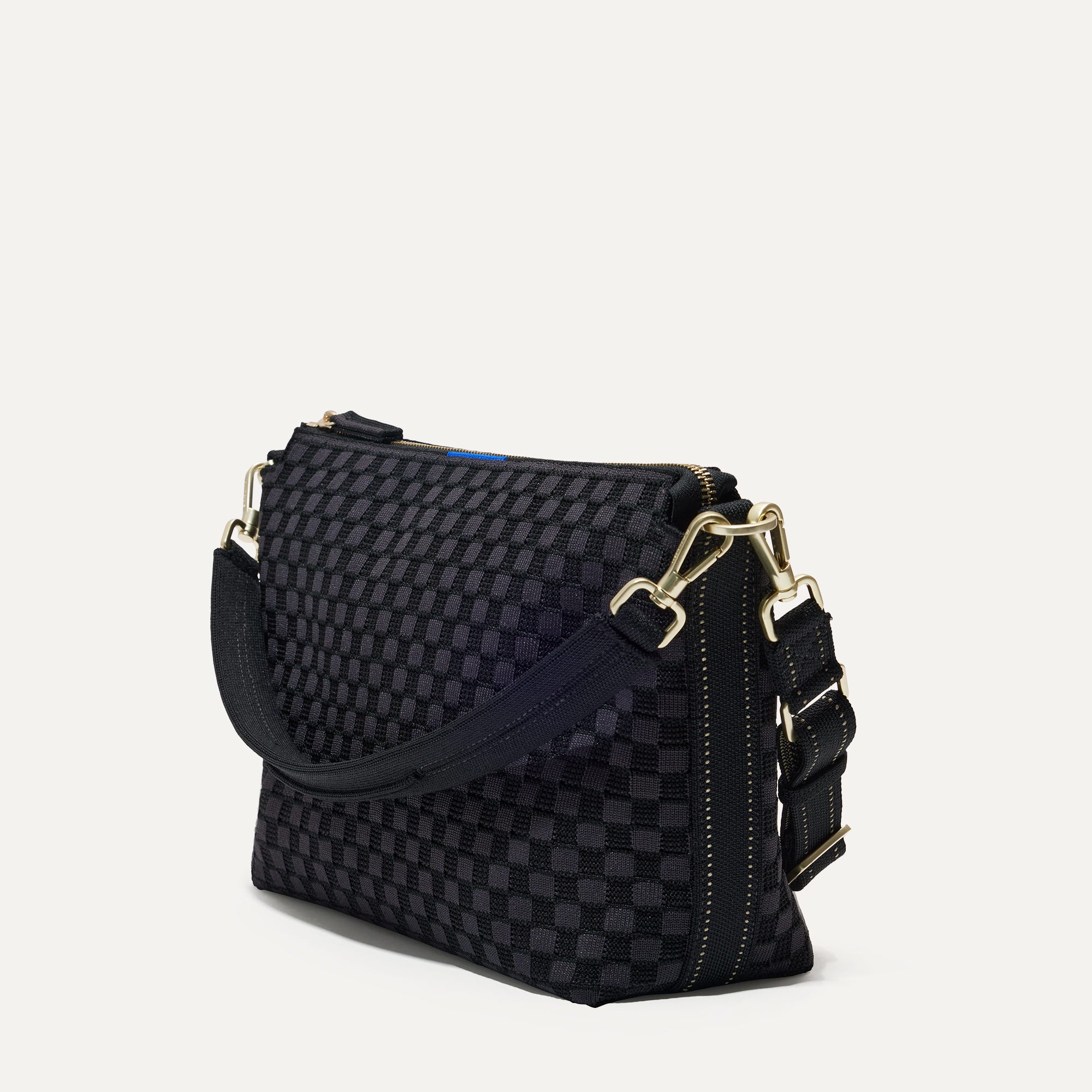 106_DailyCrossbody_BlackSand_45_Degree.jpg