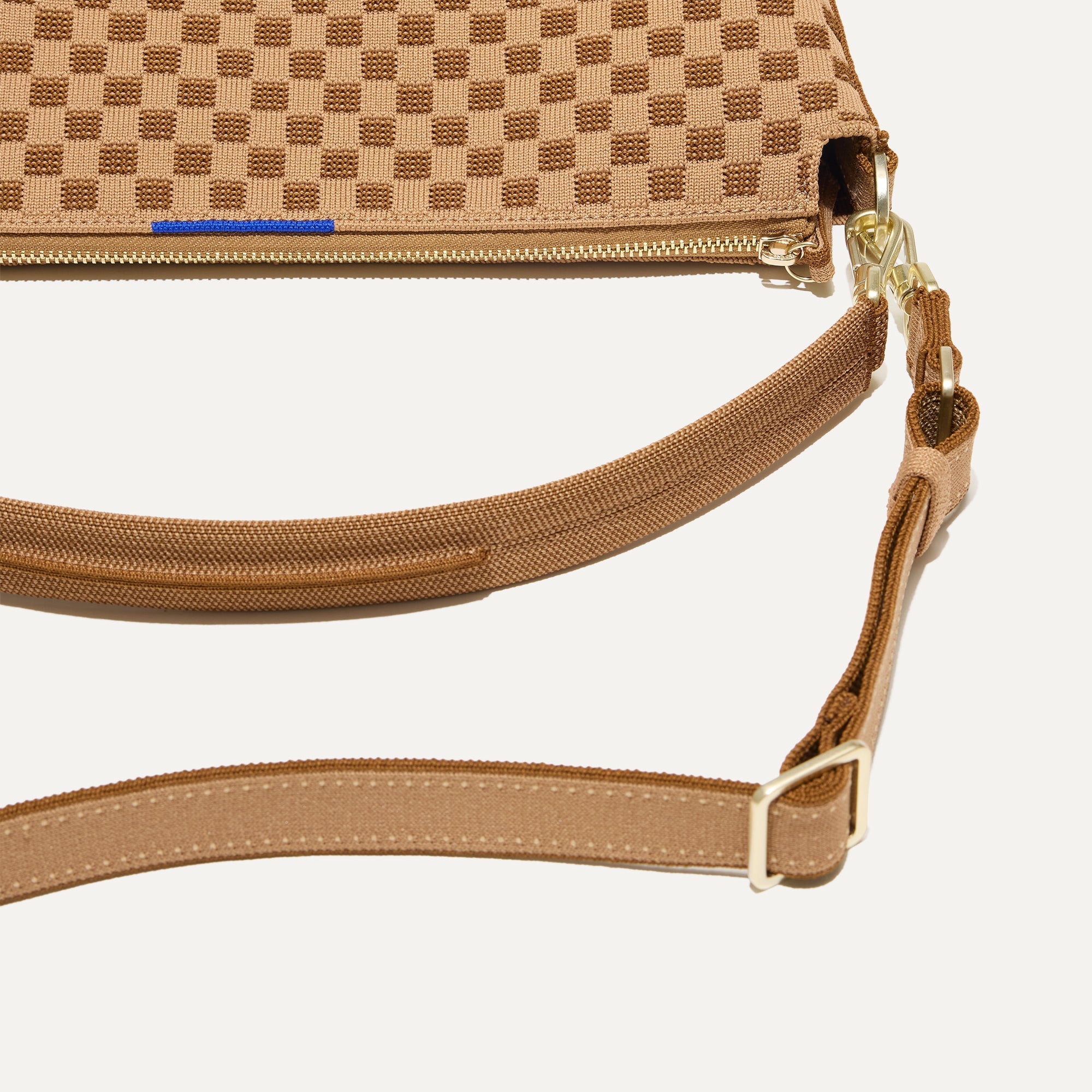 106_DailyCrossbody_Hazelnut_Strap_0509.jpg