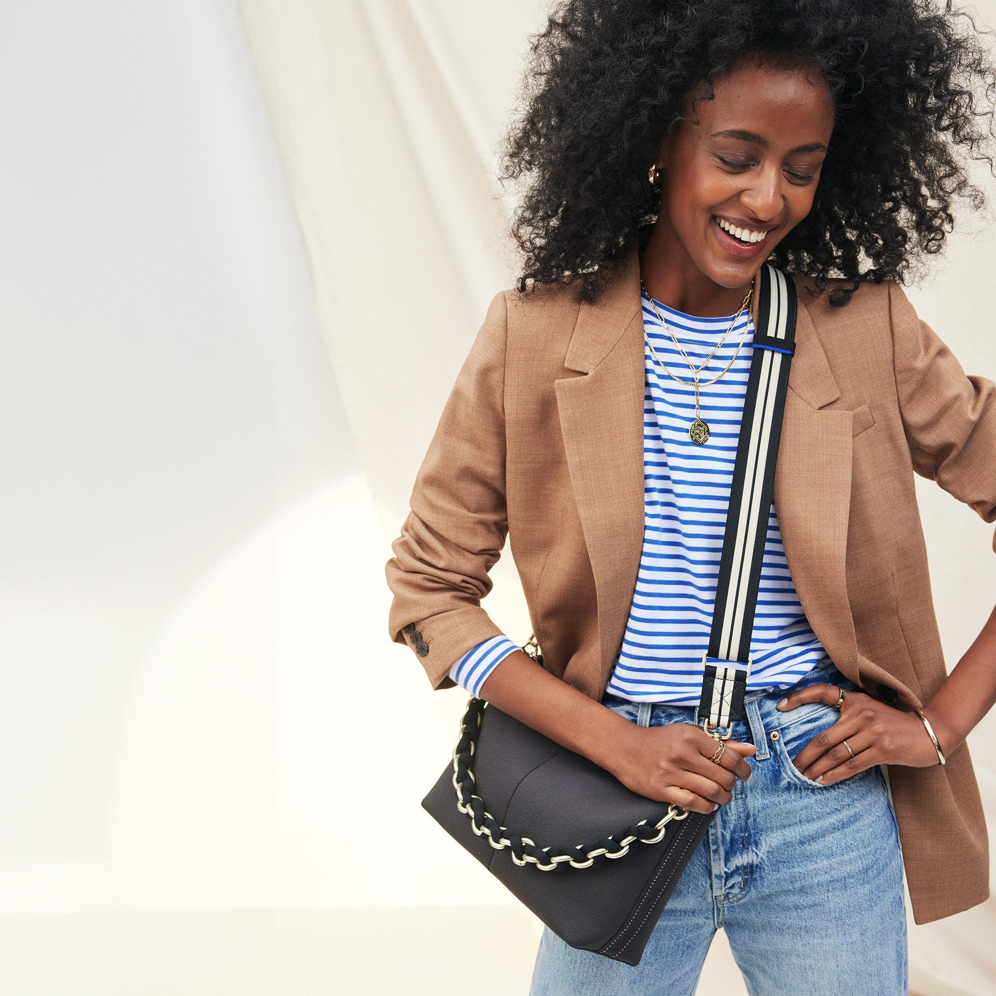 106_DailyCrossbody_InkandIvory_OnFigure_0963.jpg