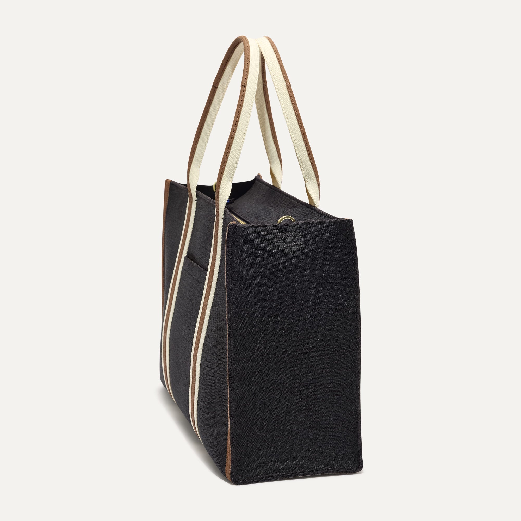 162_ClassicTote_BlackCoffee_45_Degree_6557.jpg