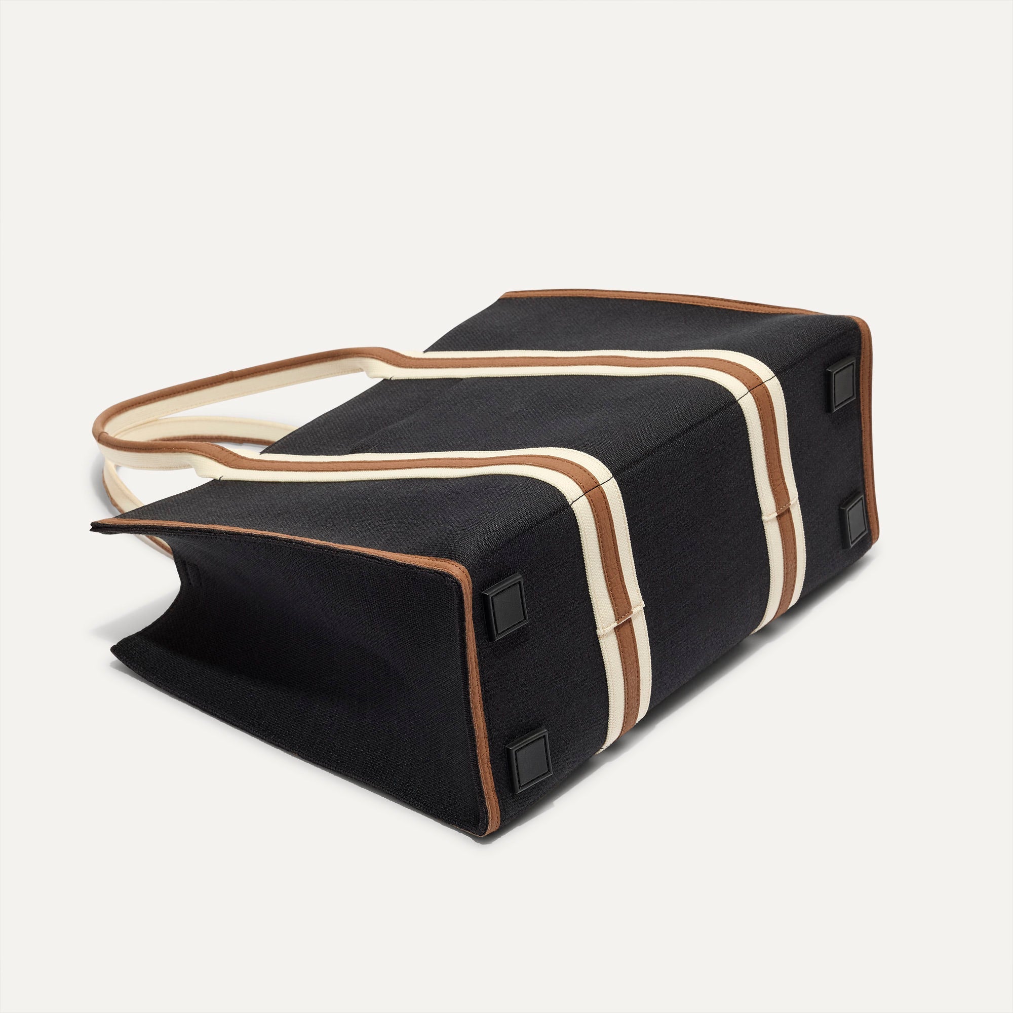 162_ClassicTote_BlackCoffee_Bottom_6557.jpg