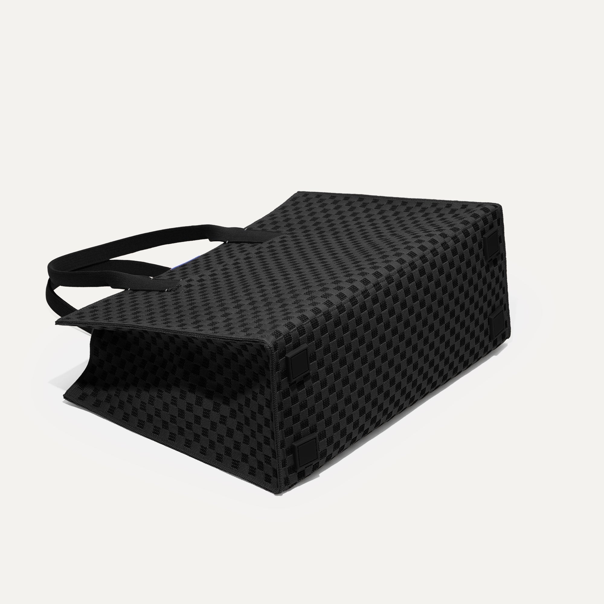 162_ClassicTote_BlackSand_Bottom_7094.jpg