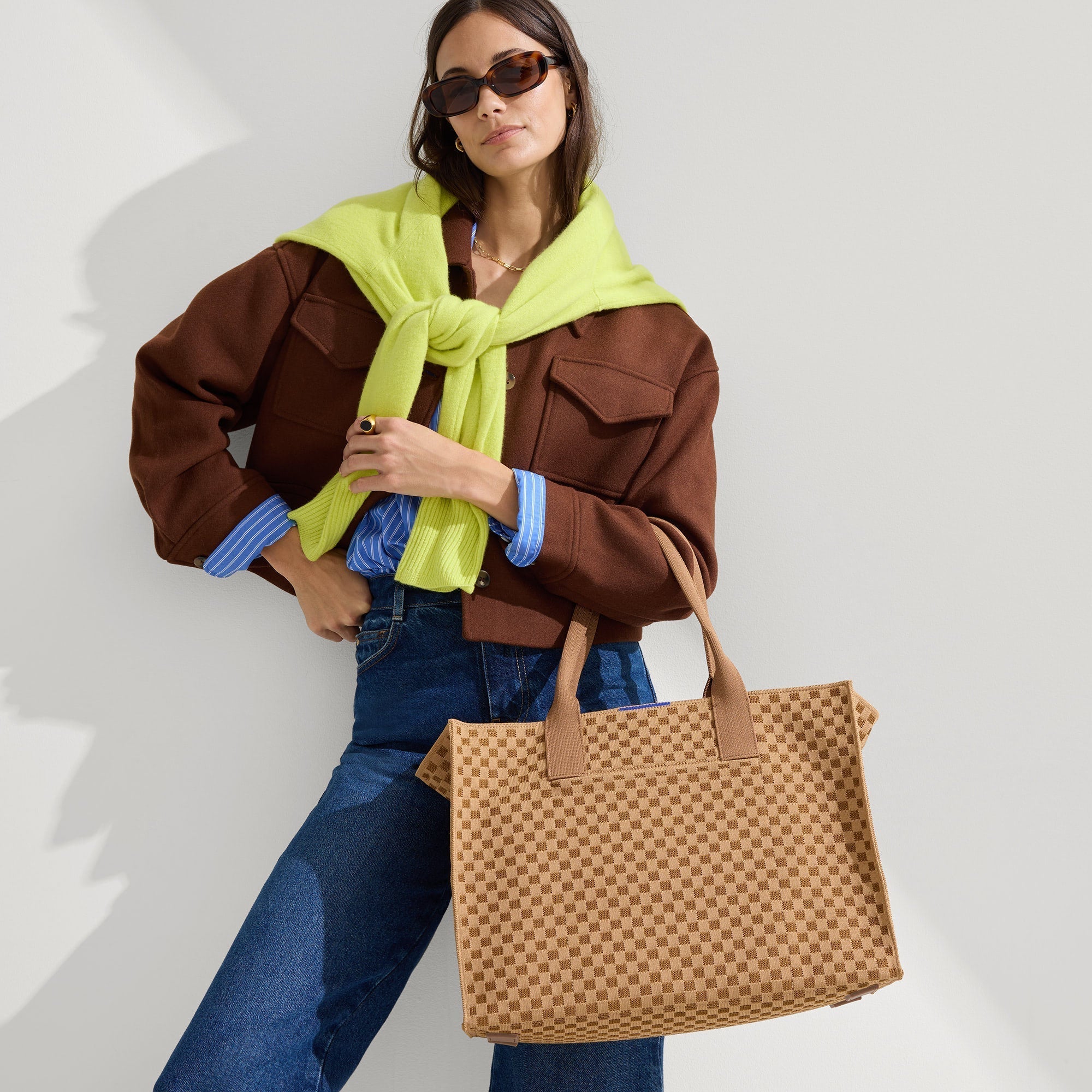 162_ClassicTote_Hazelnut_On-Figure_1526.jpg