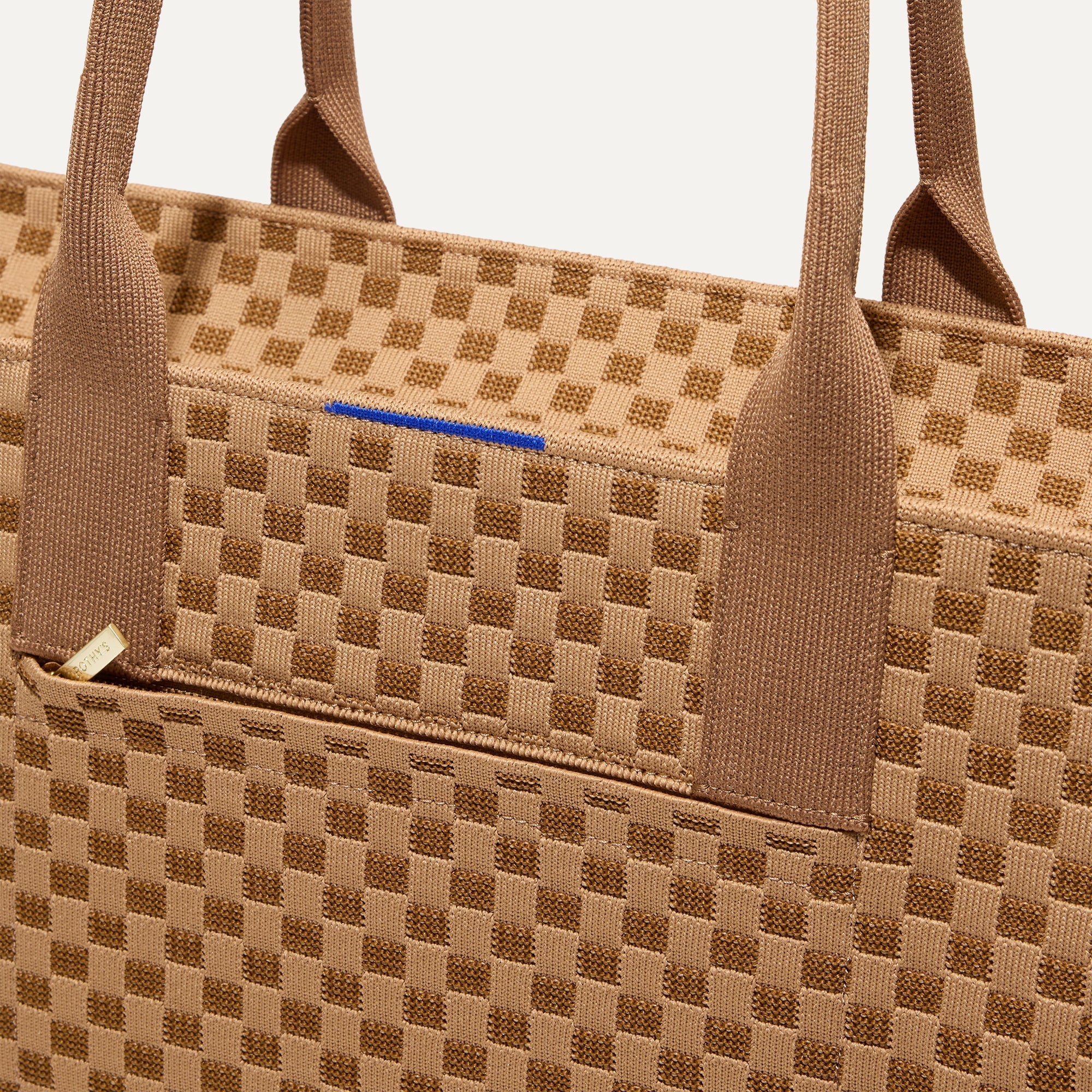 162_ClassicTote_Hazelnut_ZipPocketDetail_7098.jpg