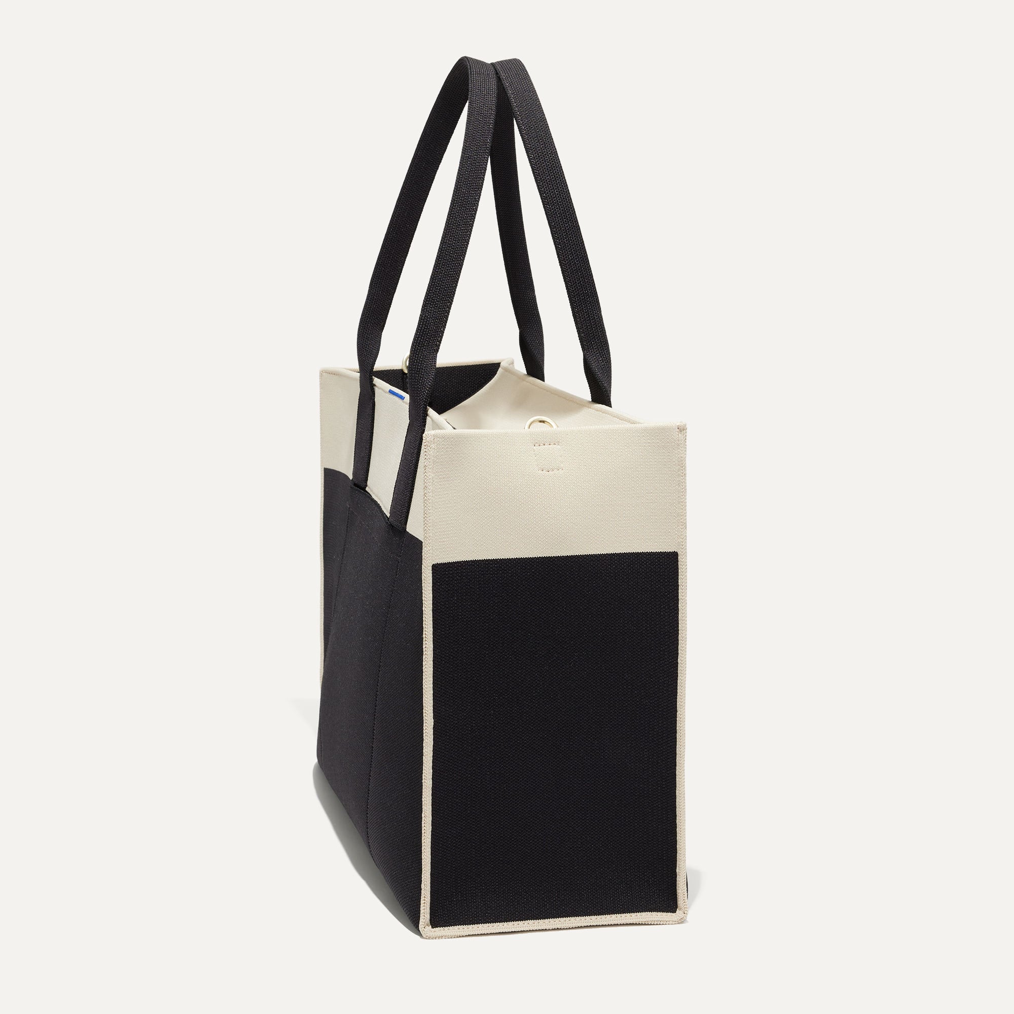 162_ClassicTote_Luna_45_Degree_44ebde8f-f0f8-4bf8-9600-e52e21ee49d5.jpg