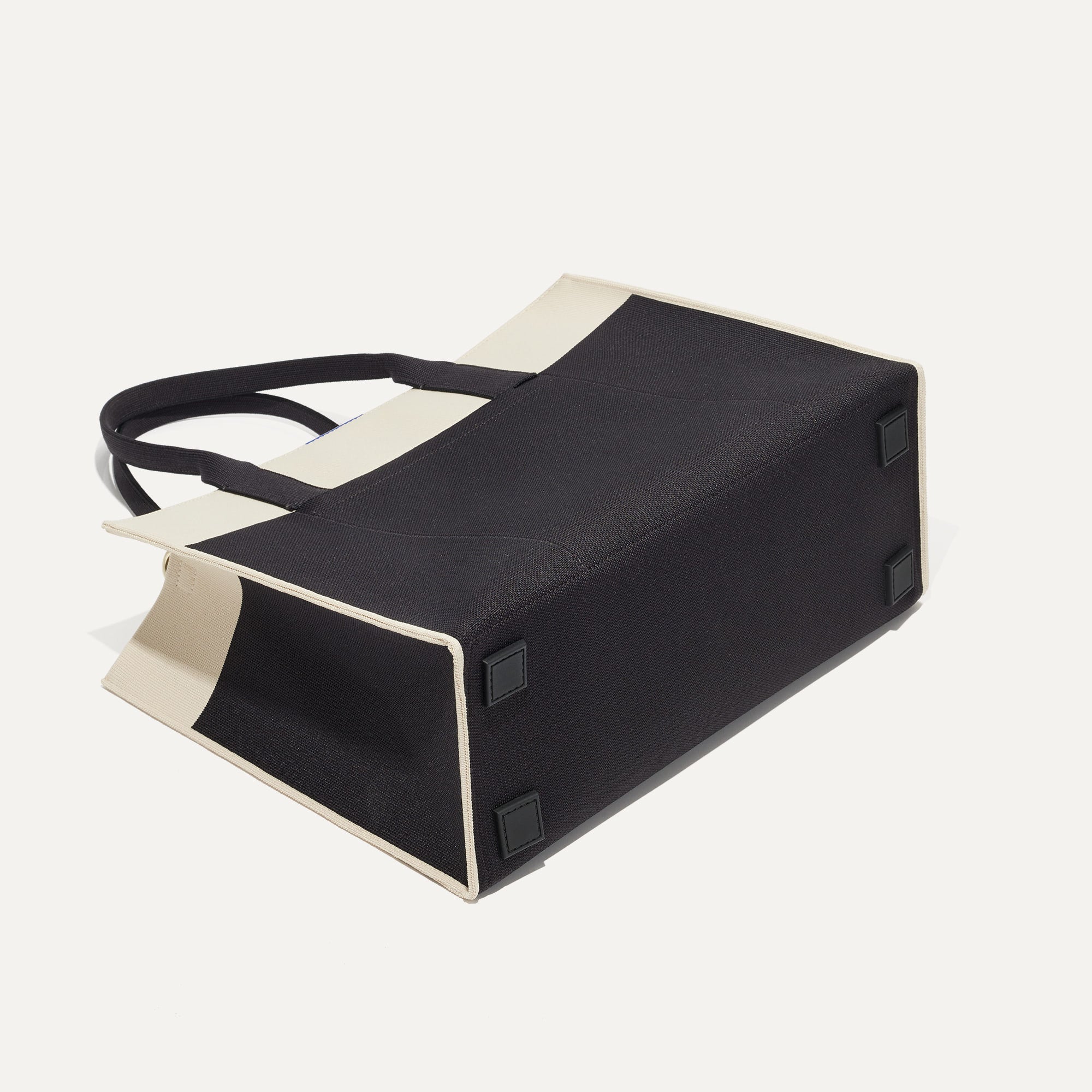 162_ClassicTote_Luna_Bottom_8cb8611d-f5f2-4f10-bcfa-ae39f43da81b.jpg