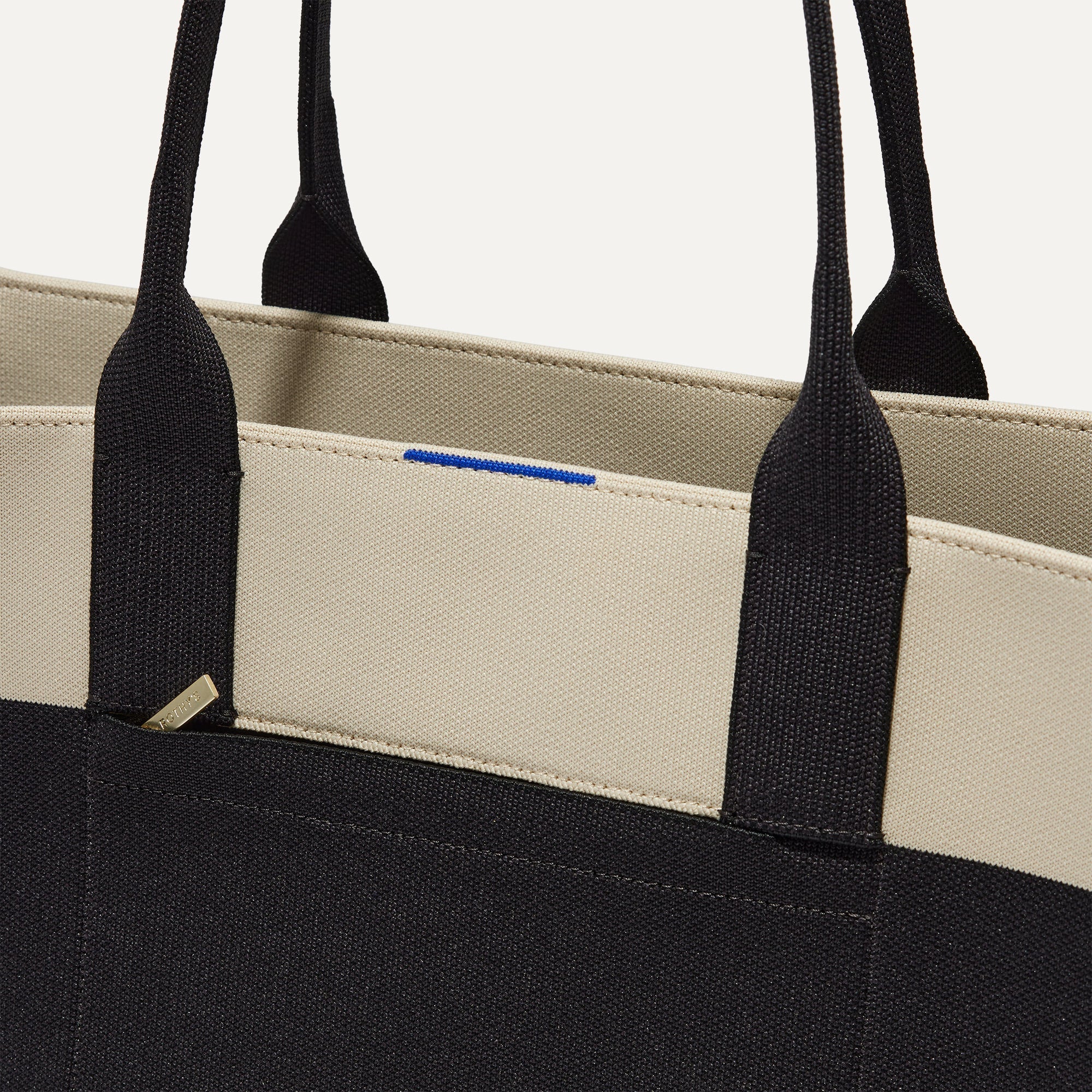 162_ClassicTote_Luna_ZipPocketDetail_V1_cbfd176a-2ee8-437e-b138-6e661f91c5c8.jpg