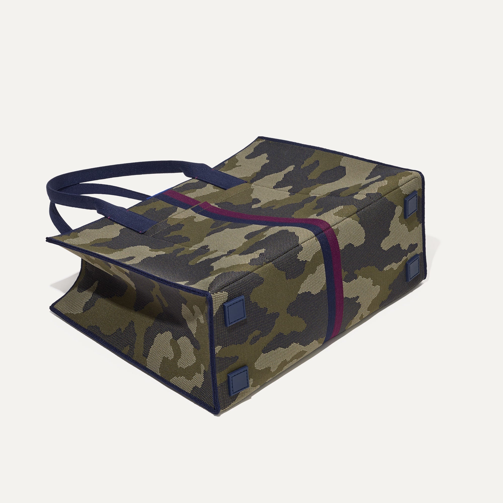 162_ClassicTote_SpruceCamo_Bottom_0206.jpg