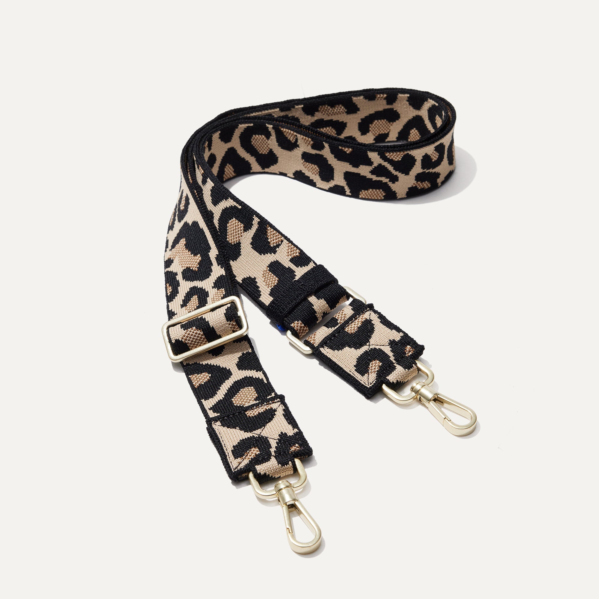 167_CrossbodyStrap_DesertCat_Front0851_ee435621-dfb6-4698-b0df-9f6ba9dfee28.jpg
