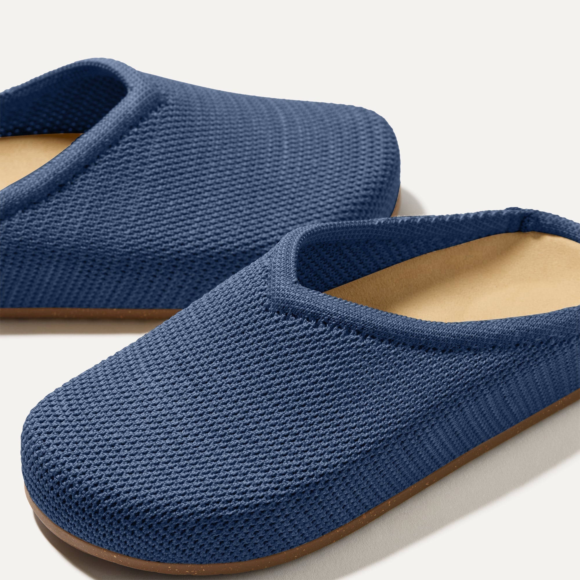 199_Casual_Clog_Blue_Ra_a-Knit_Toe_detail_Macro_5554.jpg