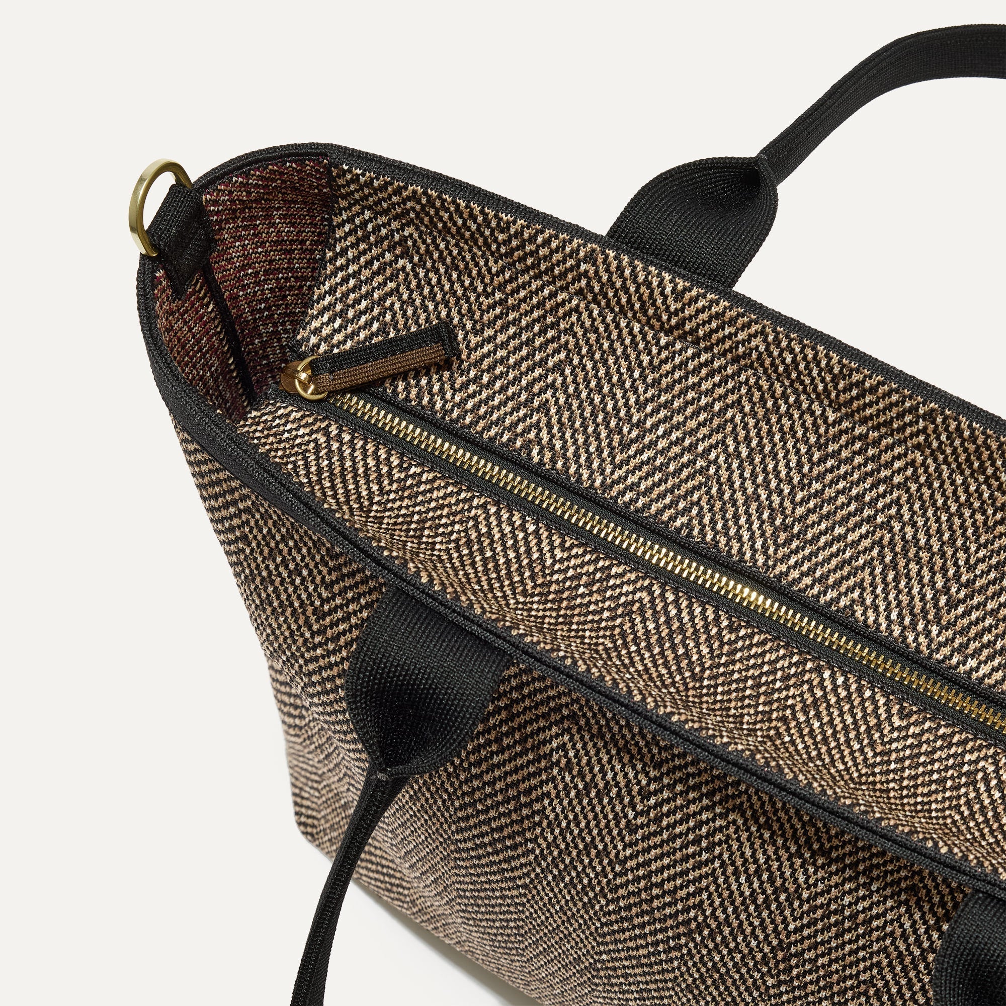 224_LightweightZipTote_CacaoHerringbone_TopZipper_4812.jpg