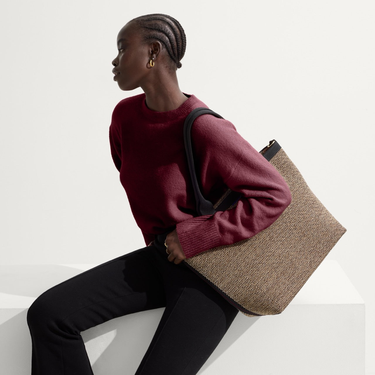 224_Lightweight_Zip_Tote_Cacao_Herringbone_On_Figure_1316_syrah_1_Large_5db92e03-6c52-4565-8f10-d329b0a6f388.jpg