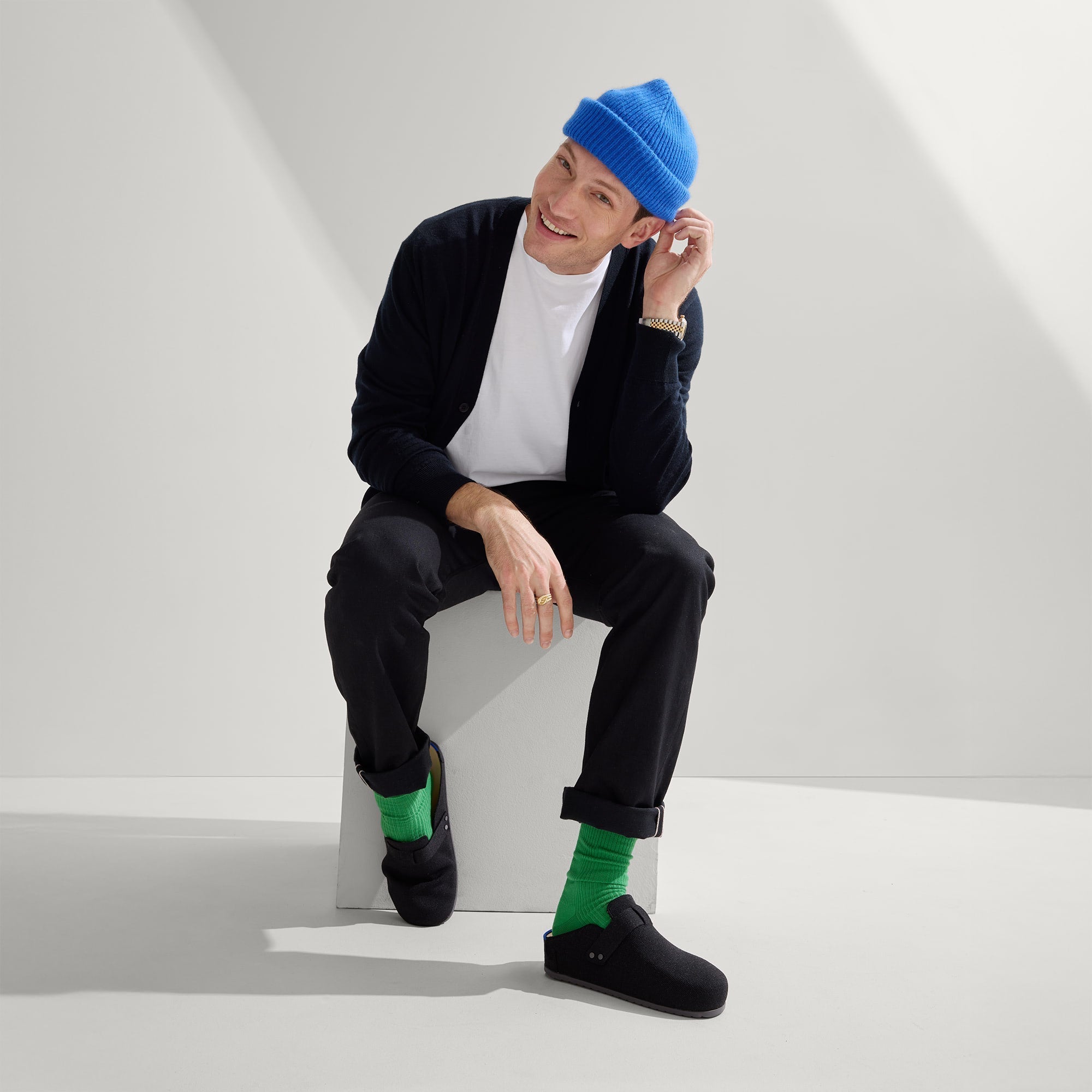 247_Men_sClog_SoftBlack_OnFigure_0668.jpg