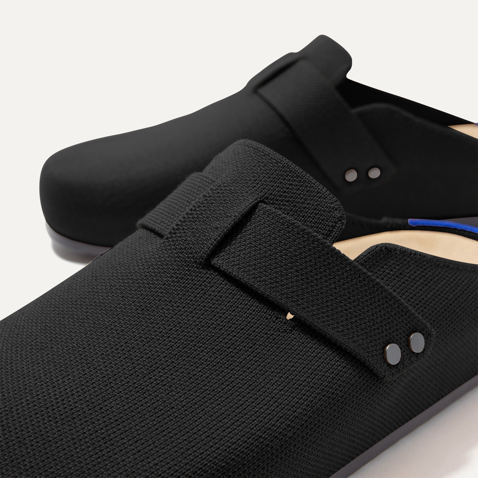 247_Men_sClog_SoftBlack_Toedetail_Macro_5980.jpg