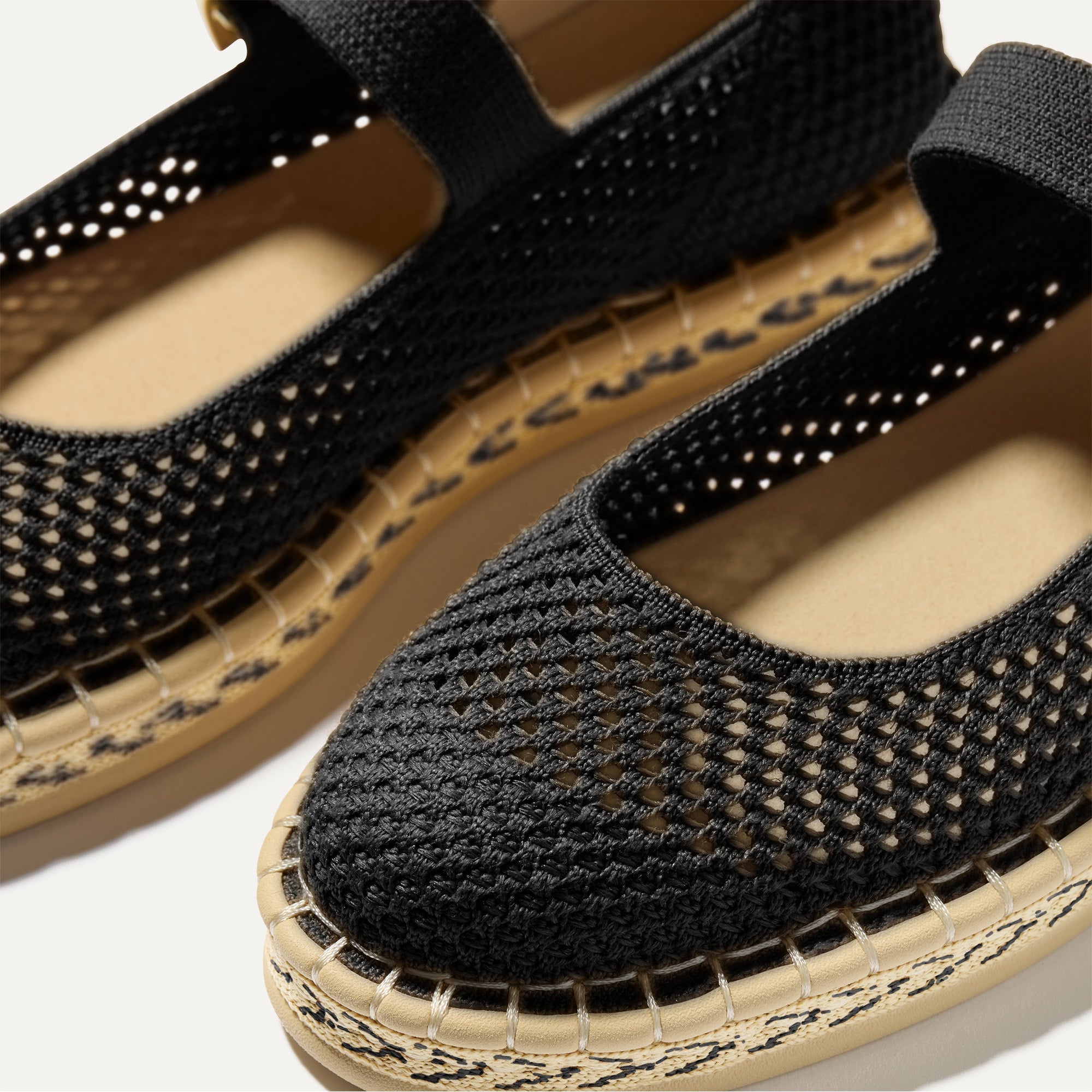 290_EspadrilleMaryJane_Black_Toedetail_Macro_5446.jpg