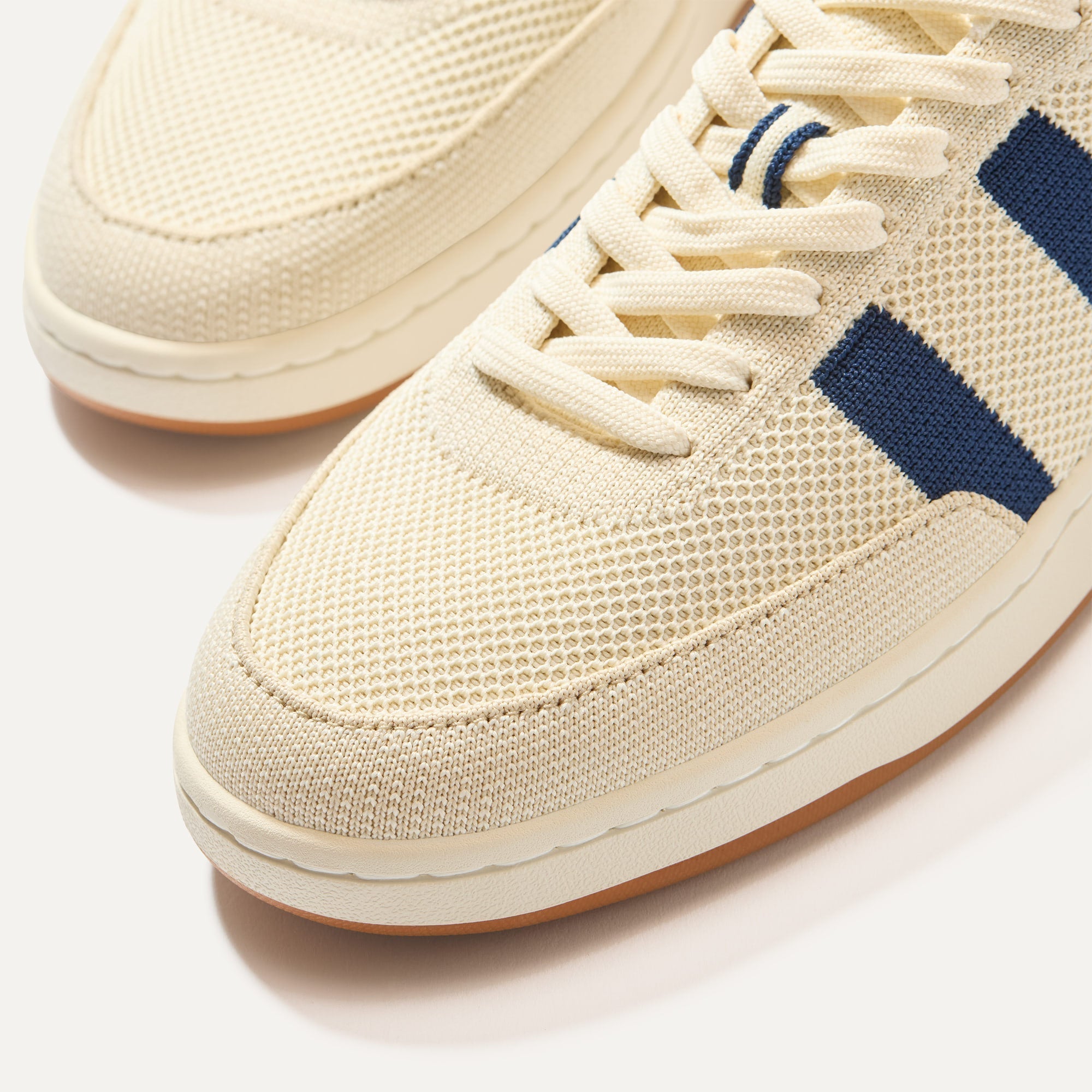 297_Men_sCourtSneaker_Freestyle_Toedetail_Macro_4335.jpg