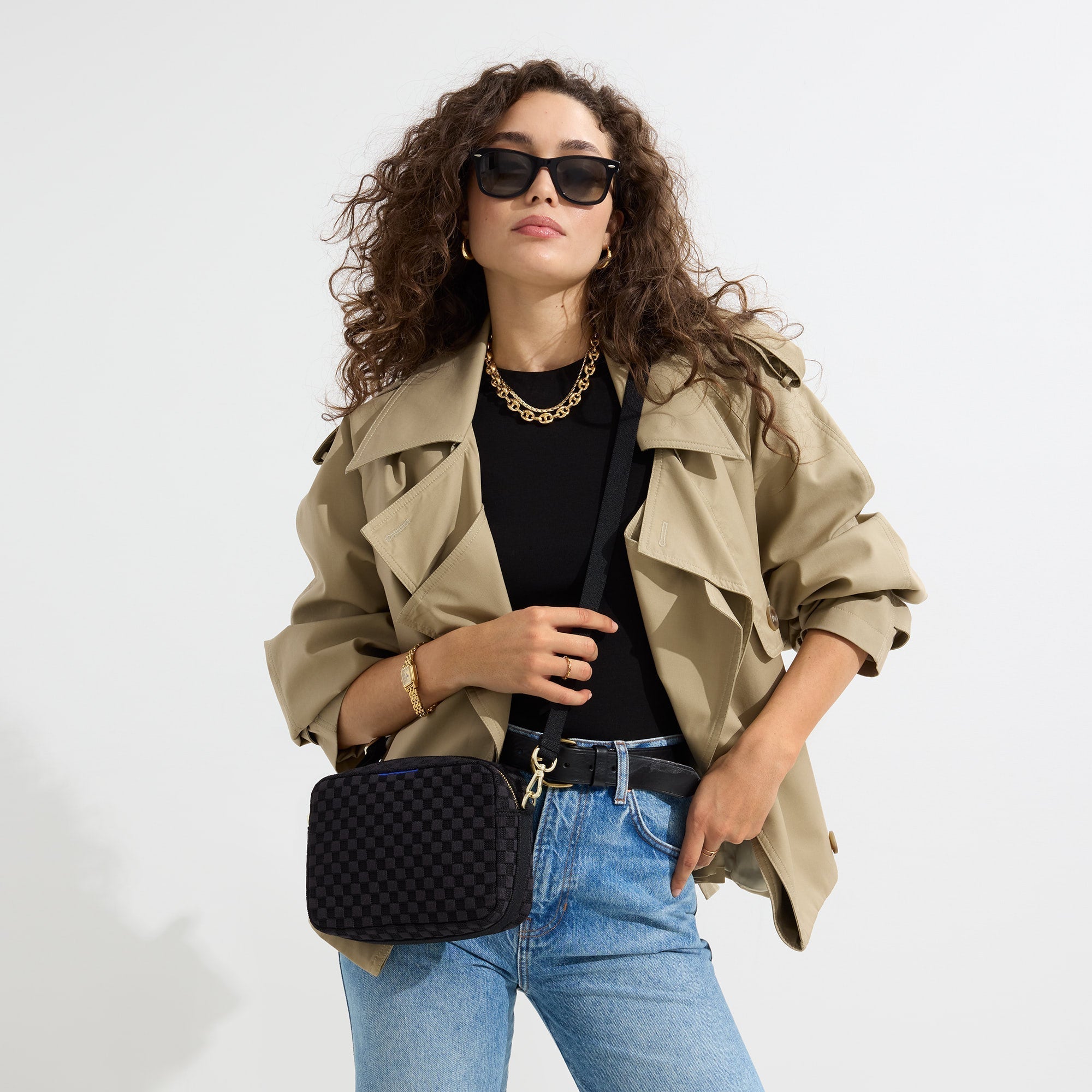 354_Crossbody_Camera_Bag_Black_Sand_On_Figure_1248.jpg