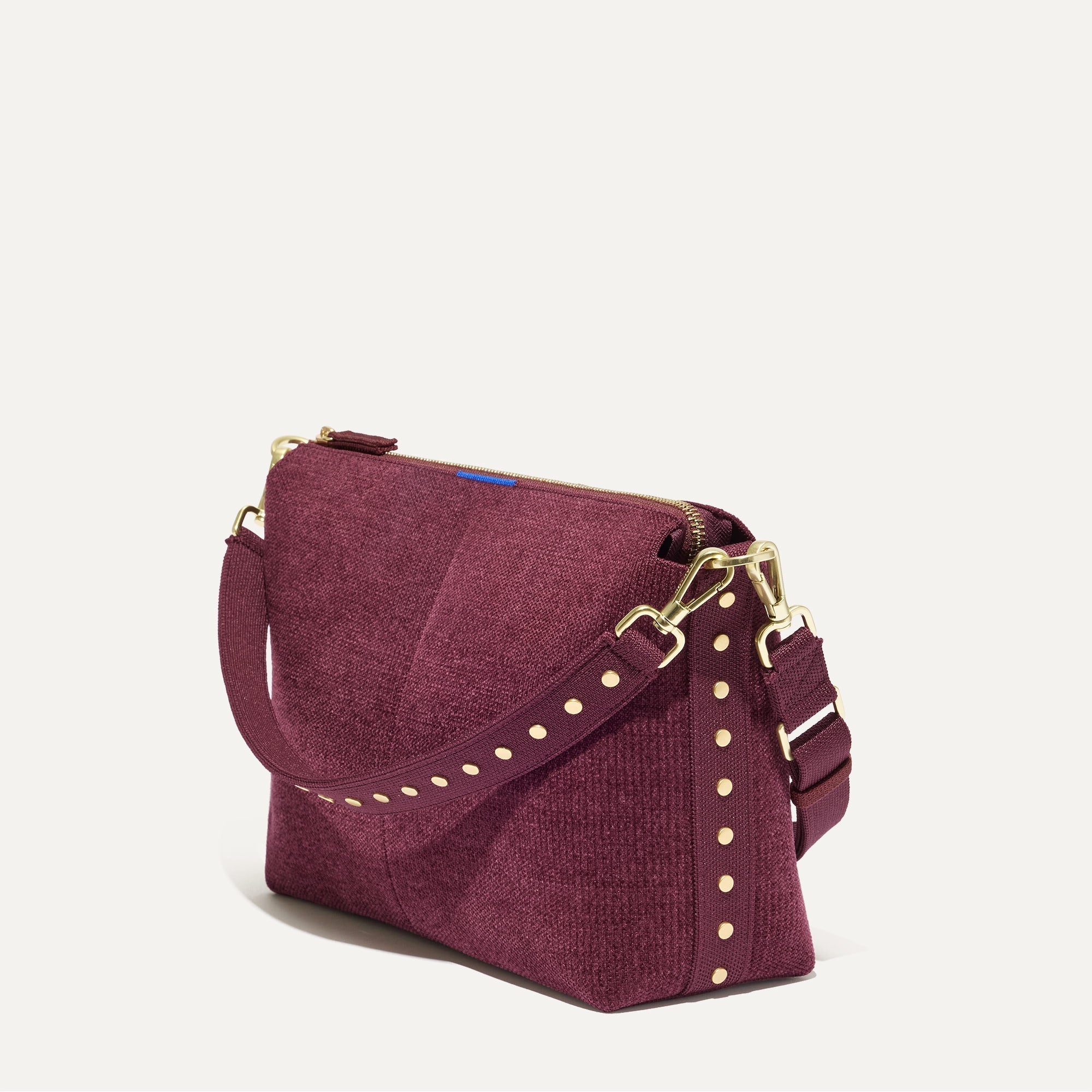 357_ReVelvet_DailyCrossbody_ReVelvet_Syrah_45_Degree_5879_09c02e93-7b6d-4b32-bee9-edefeeb6cd0a.jpg