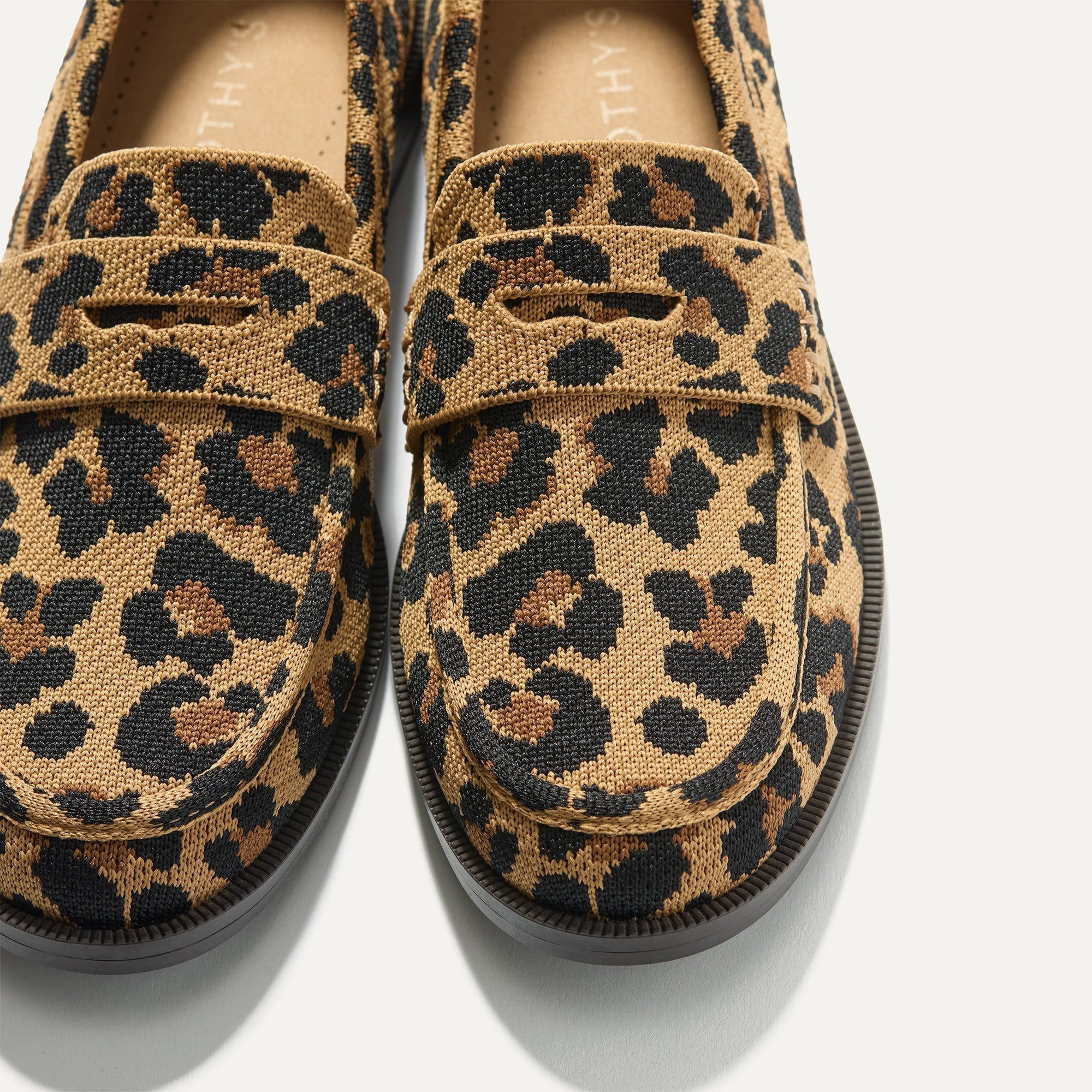359_PennyLoafer_ClassicCat_Toedetail_Macro_5554.jpg