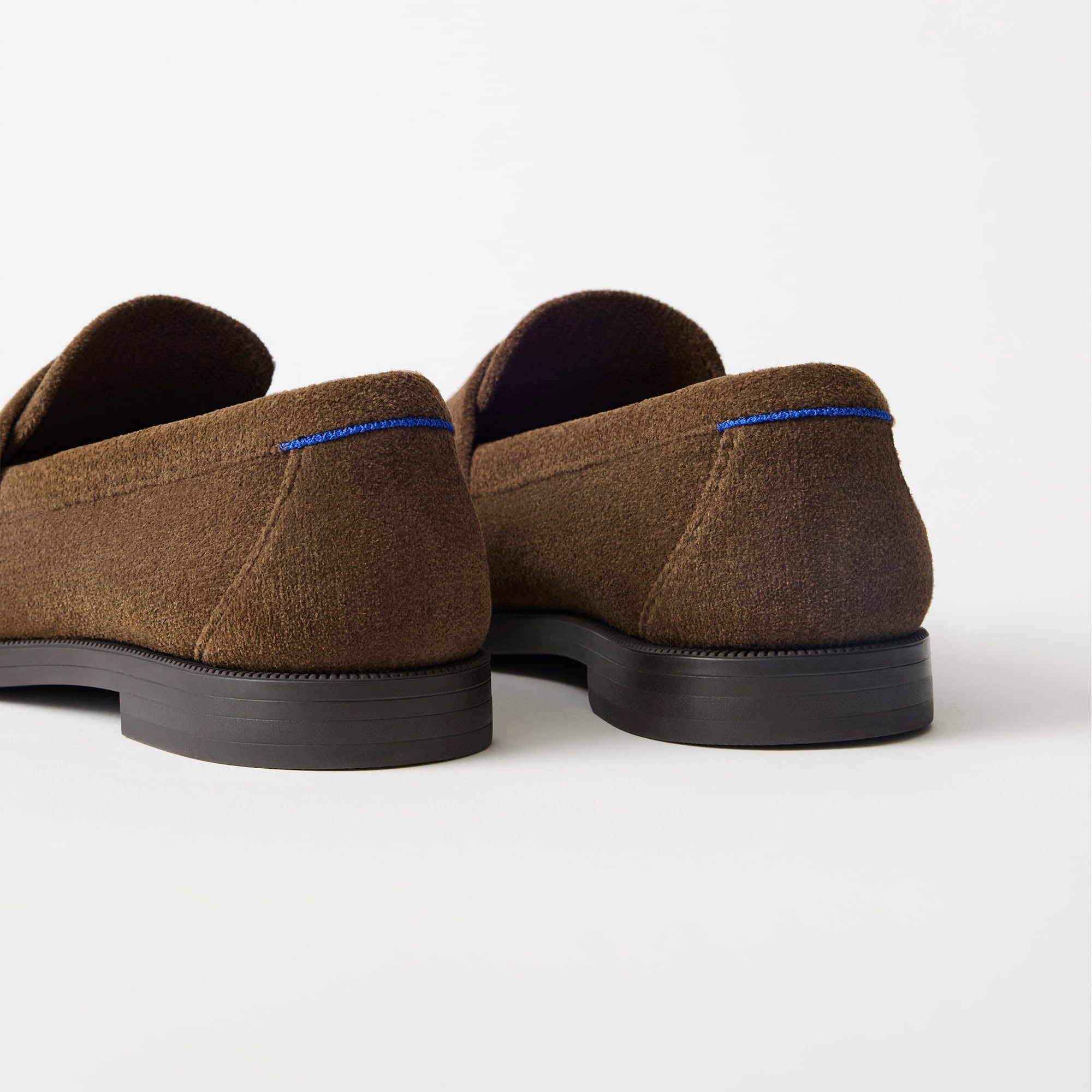 360_PennyLoafer_ReVelvetBistro_Heel_5777_5bd555d3-024b-4253-bd2c-826bbb8d57b8.jpg