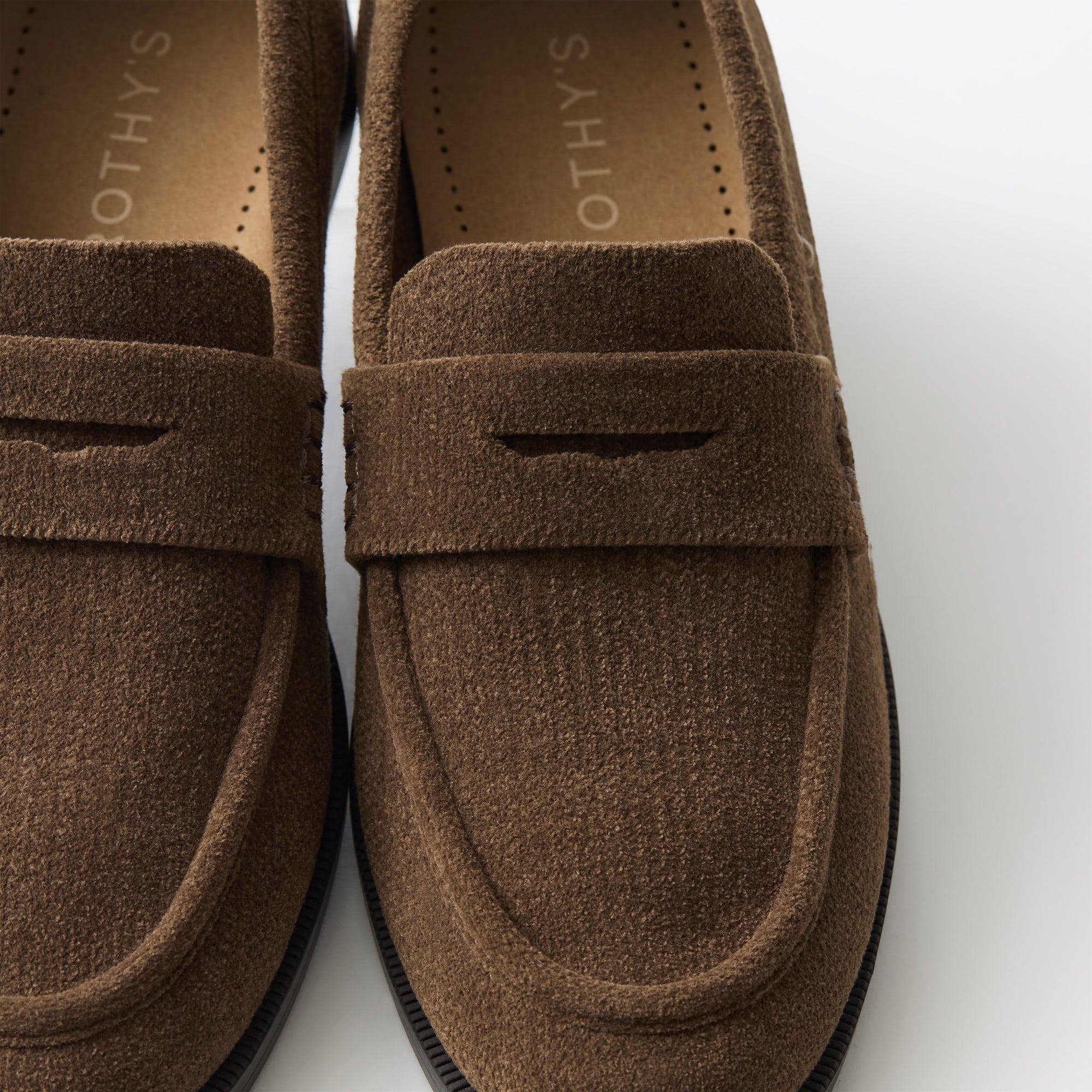 360_PennyLoafer_ReVelvetBistro_Toedetail_Macro_2112_c54103c1-6165-4aad-a603-3bd03978a406.jpg