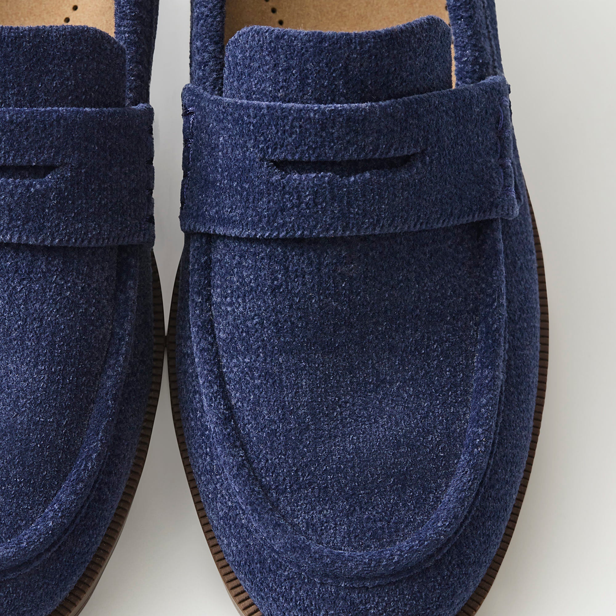 360_PennyLoafer_ReVelvetNavy_Toedetail_Macro_6579.jpg