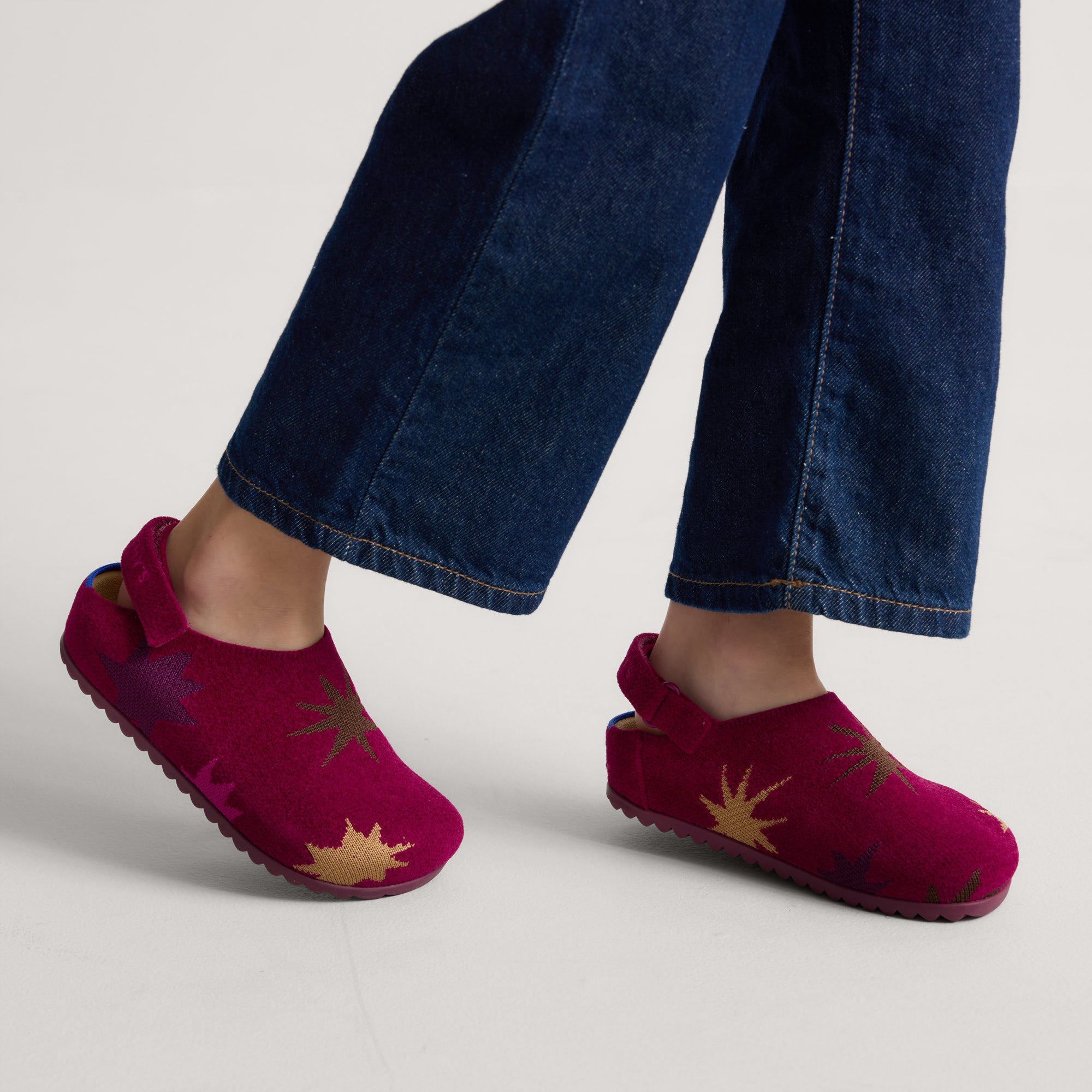 395_KidsReVelvetClog_FuschiaBurst_On-Figure_1348.jpg