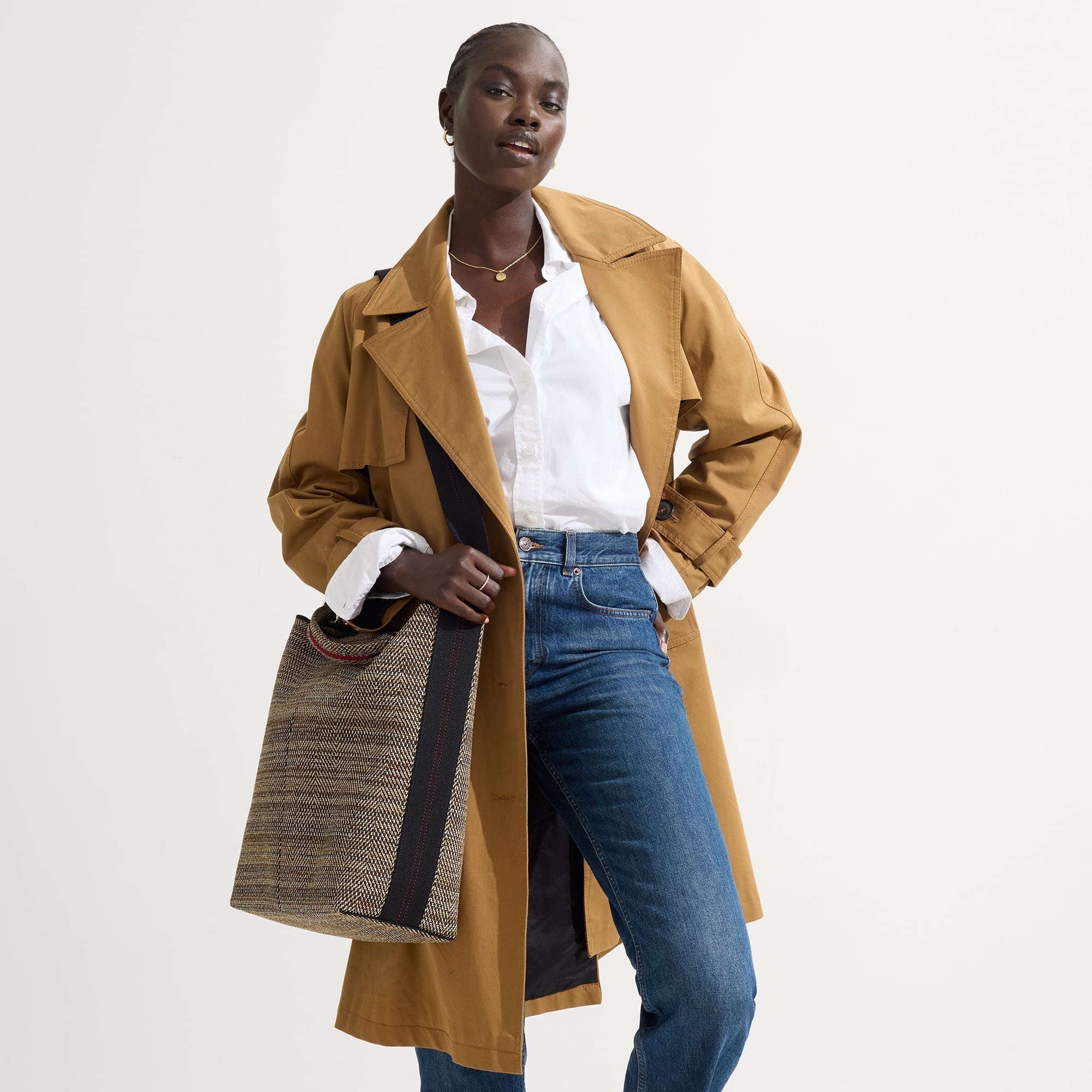 39_BucketBag_CacaoHerringbone_OnFigure_0194.jpg