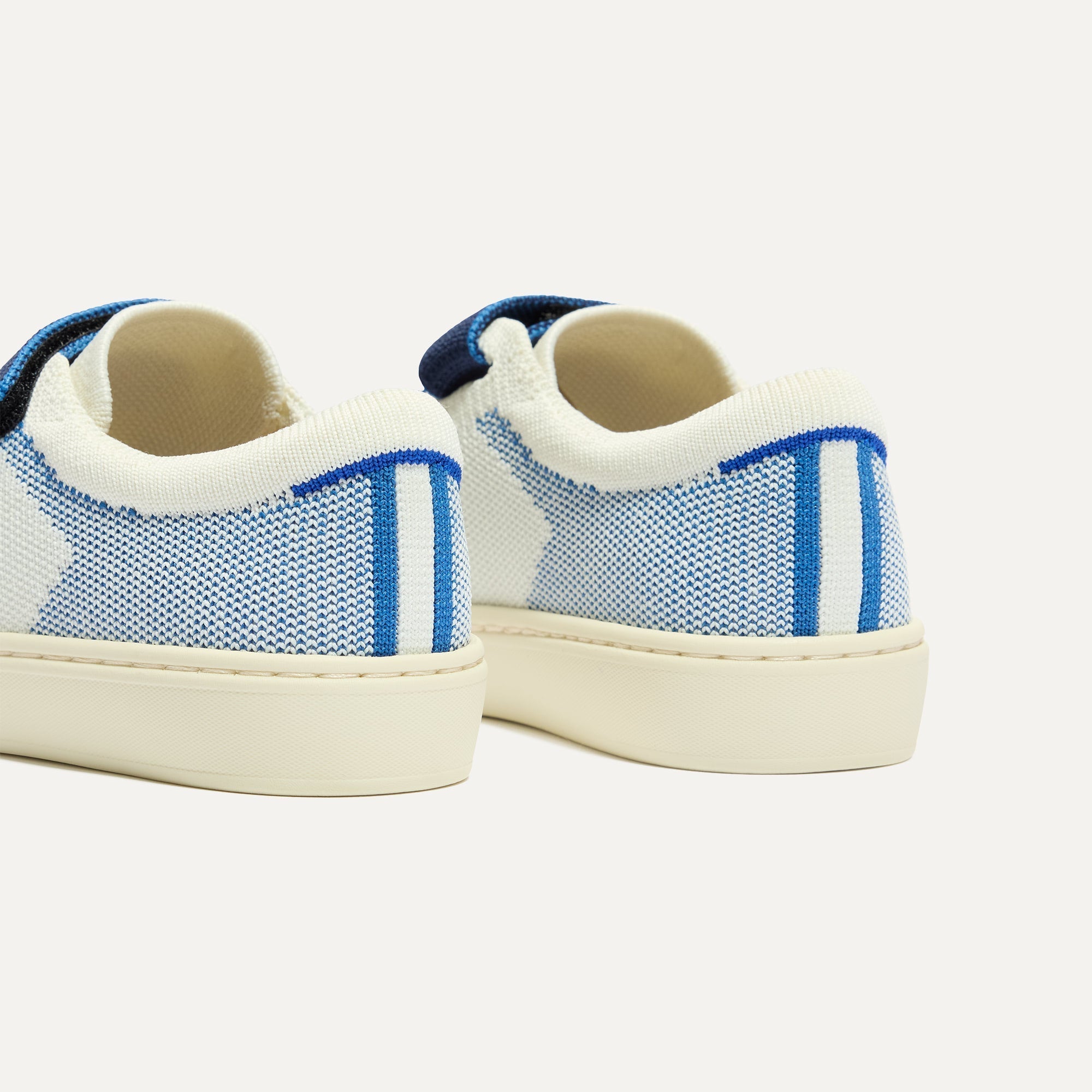 428_KidsVelcroSneaker_BlueRaspberry_Heel_6557.jpg