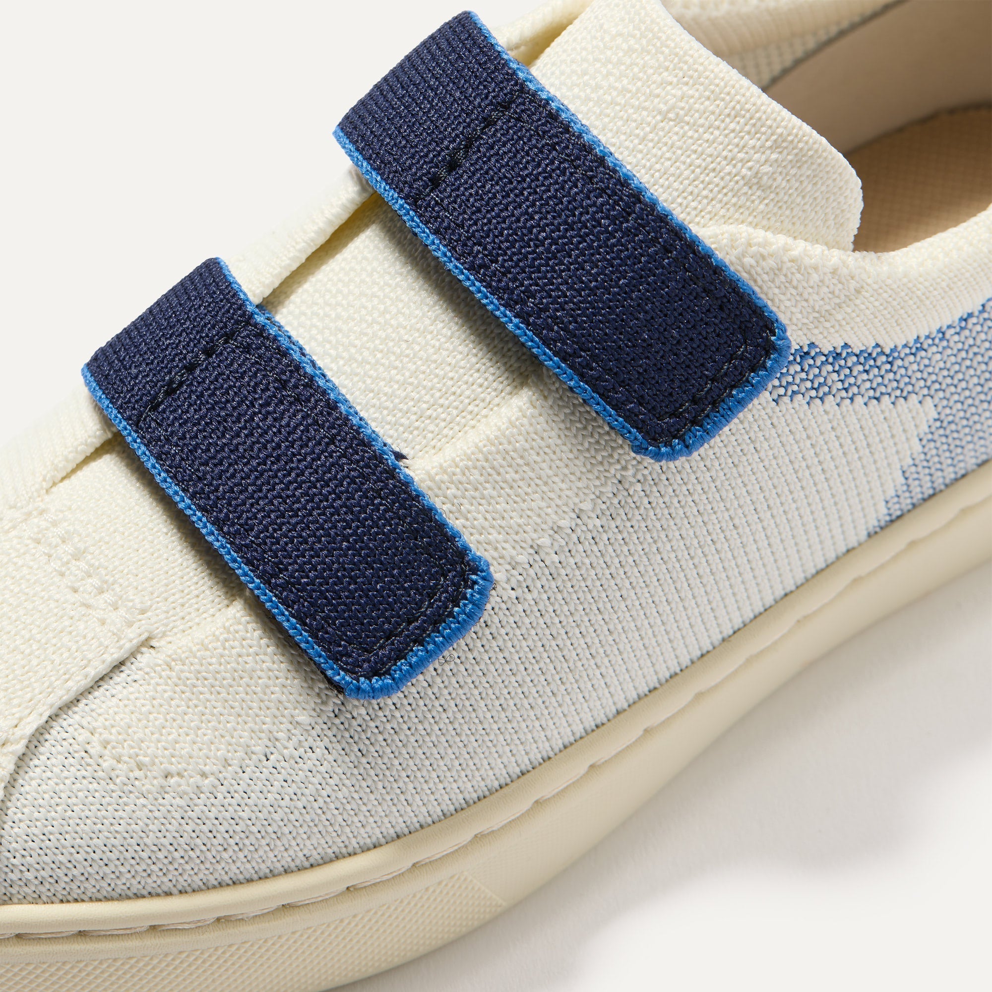 428_KidsVelcroSneaker_BlueRaspberry_Toedetail_Macro_6557.jpg