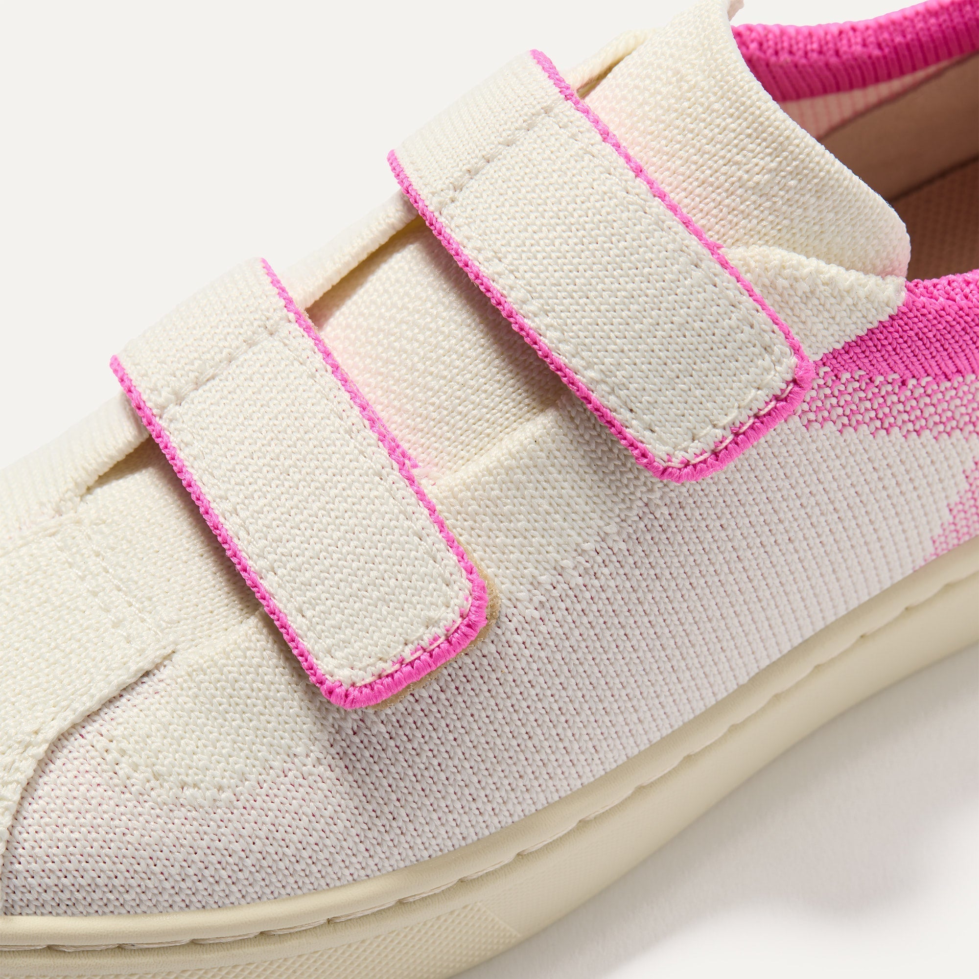 428_KidsVelcroSneaker_PinkTaffy_Toedetail_Macro_6557.jpg