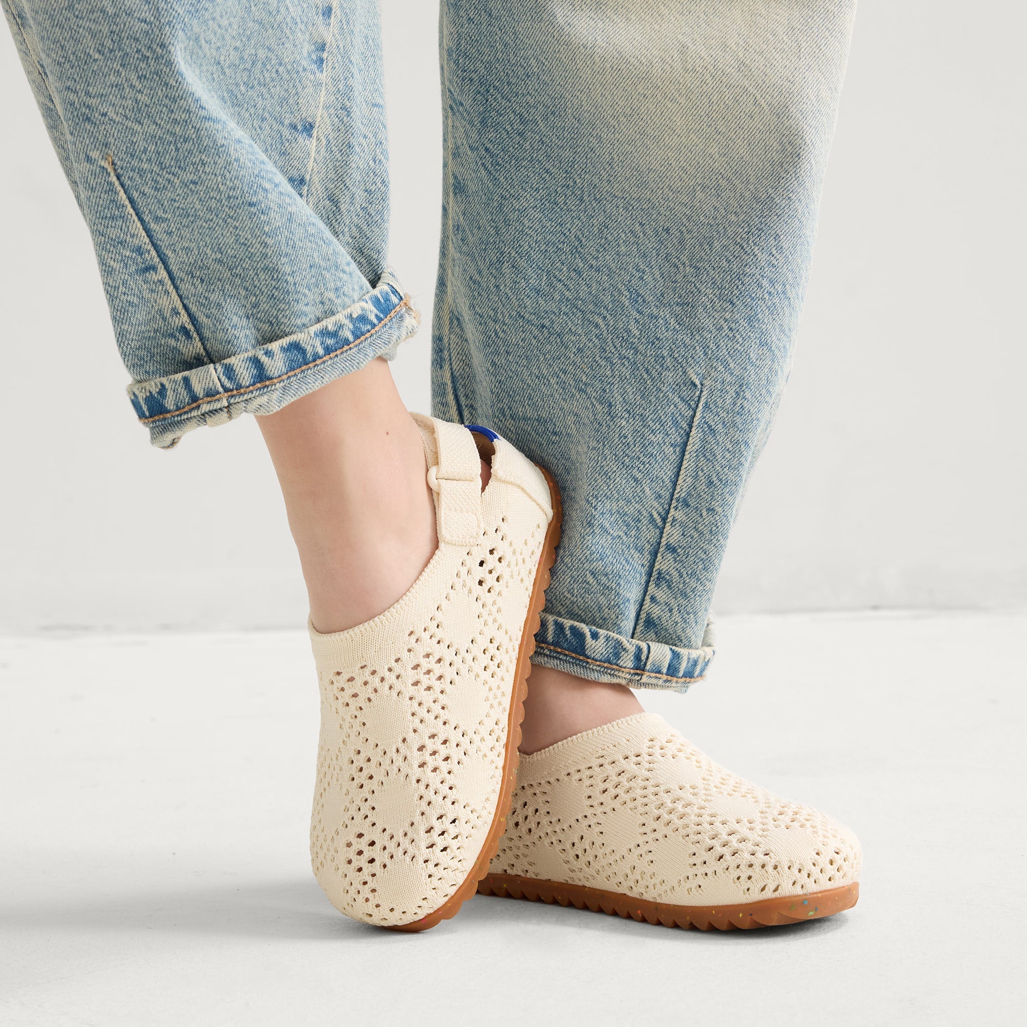 443_Kids_Crochet_Clogs_White_Crochet_On_Figure_2090_pdp.jpg