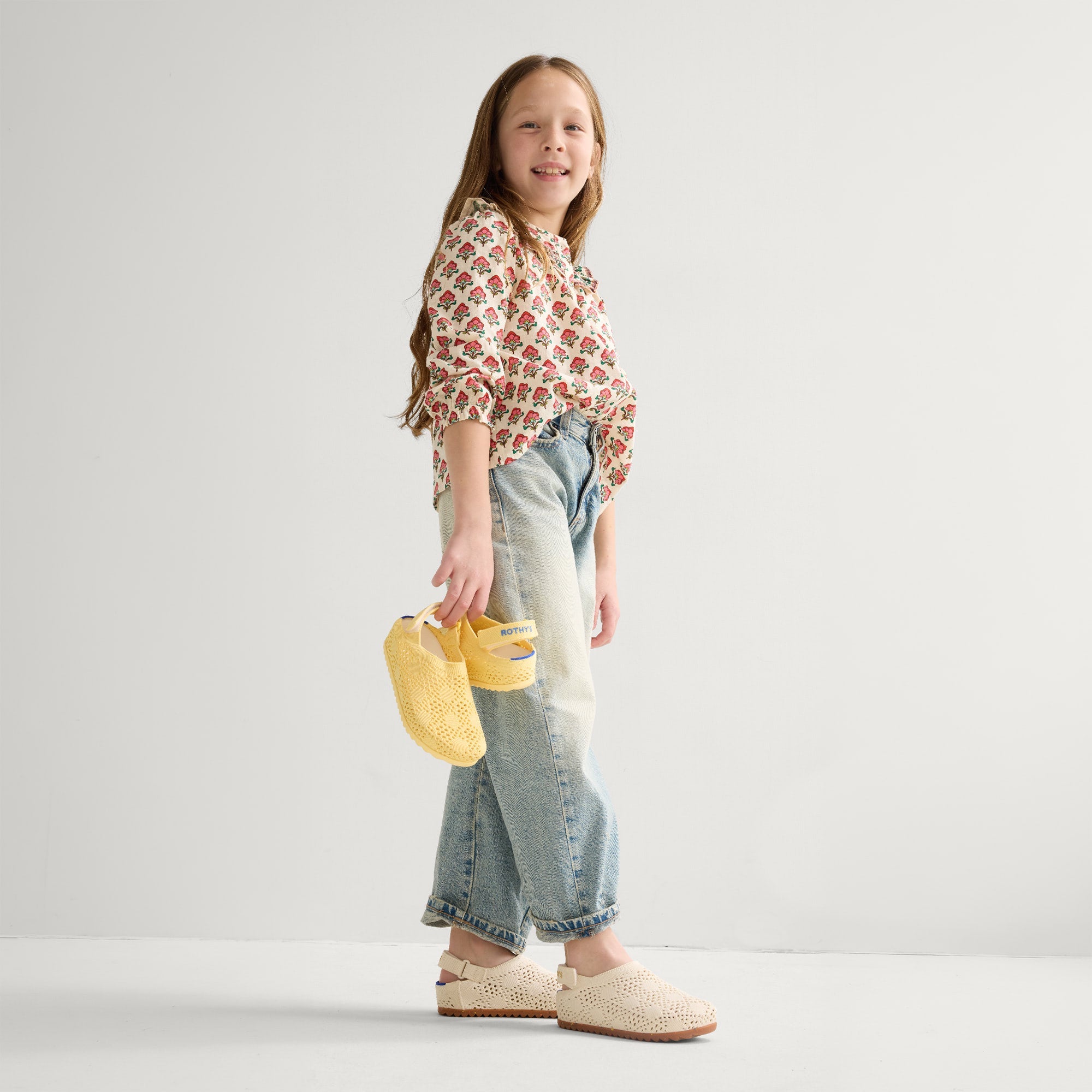 443_Kids_Crochet_Clogs_White_Crochet_On_Figure_2100_pdp.jpg