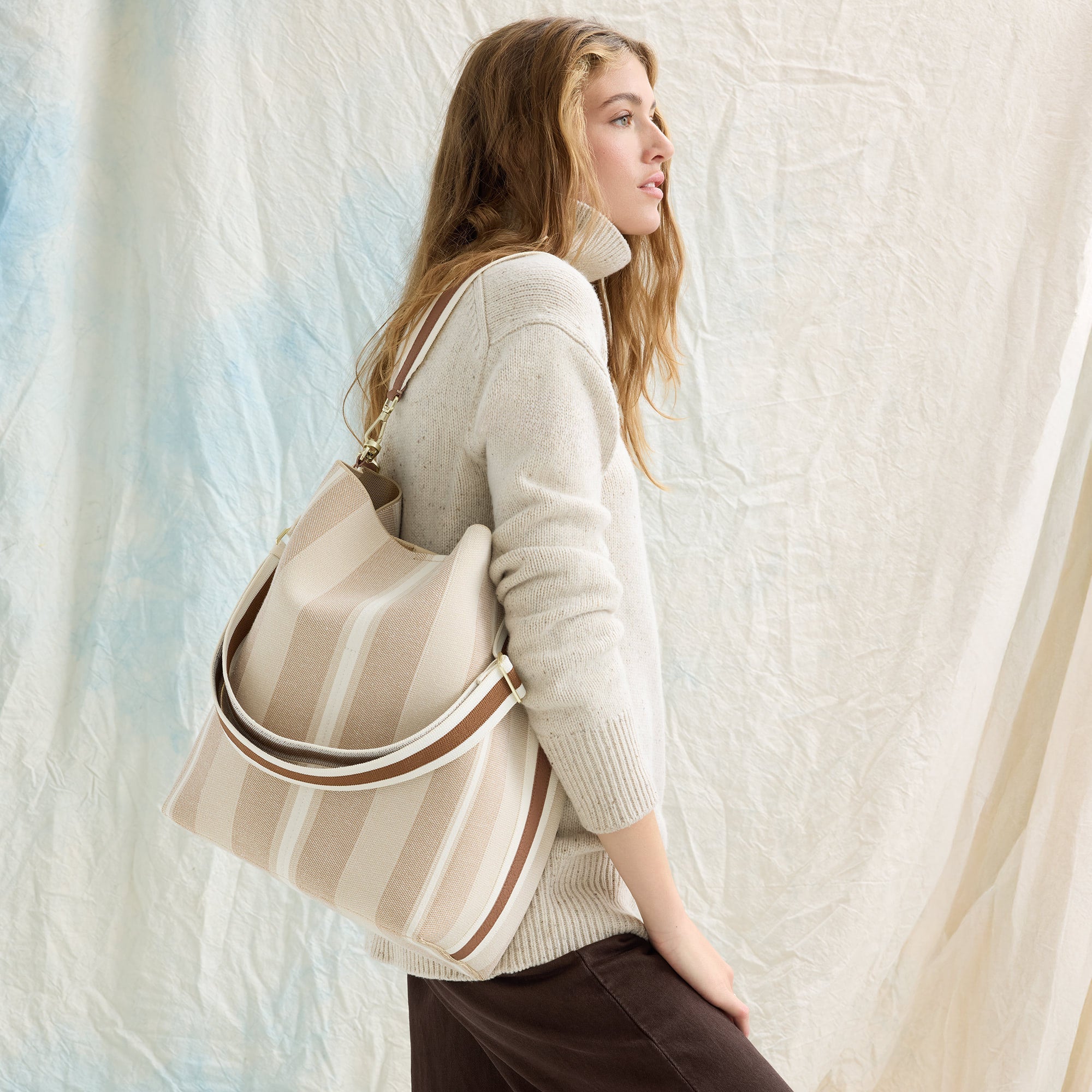 452_The_Bucket_Bag-_Plant_Leather_Oat_Latte_On_Figure_19344_pdp.jpg