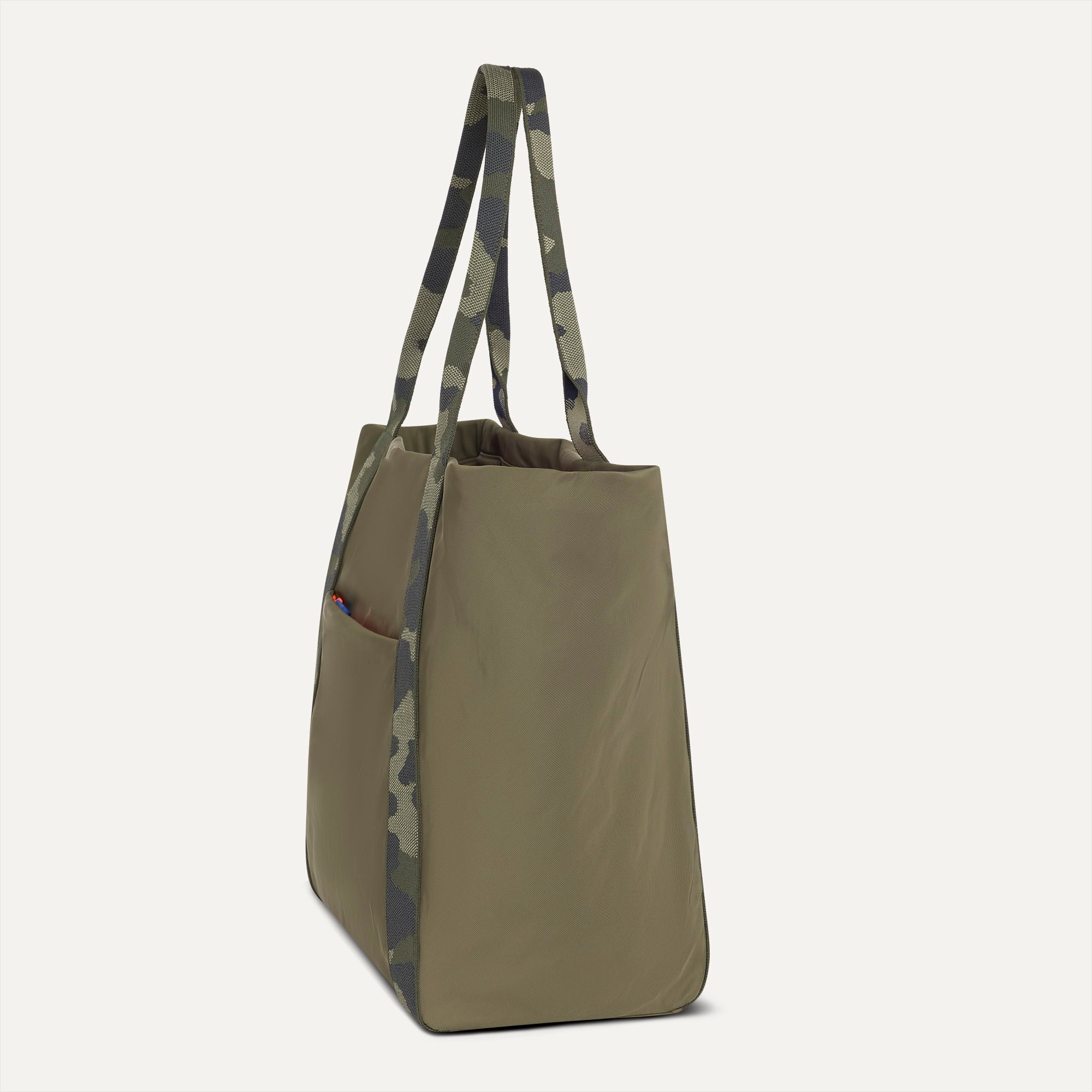 454_TravelTote_Forest_45_Degree_5645.jpg
