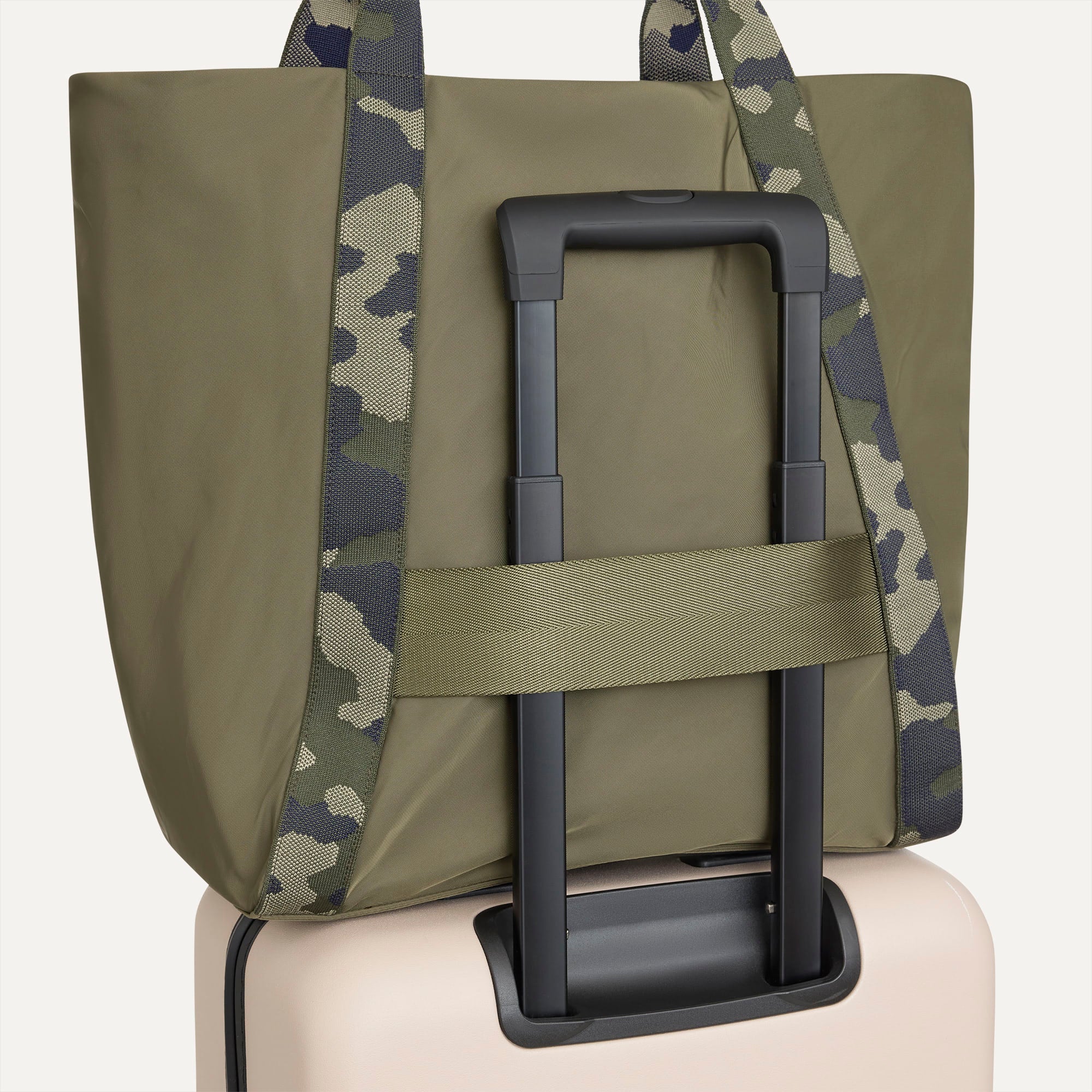 454_TravelTote_Forest_Suitcase_detail_6778.jpg