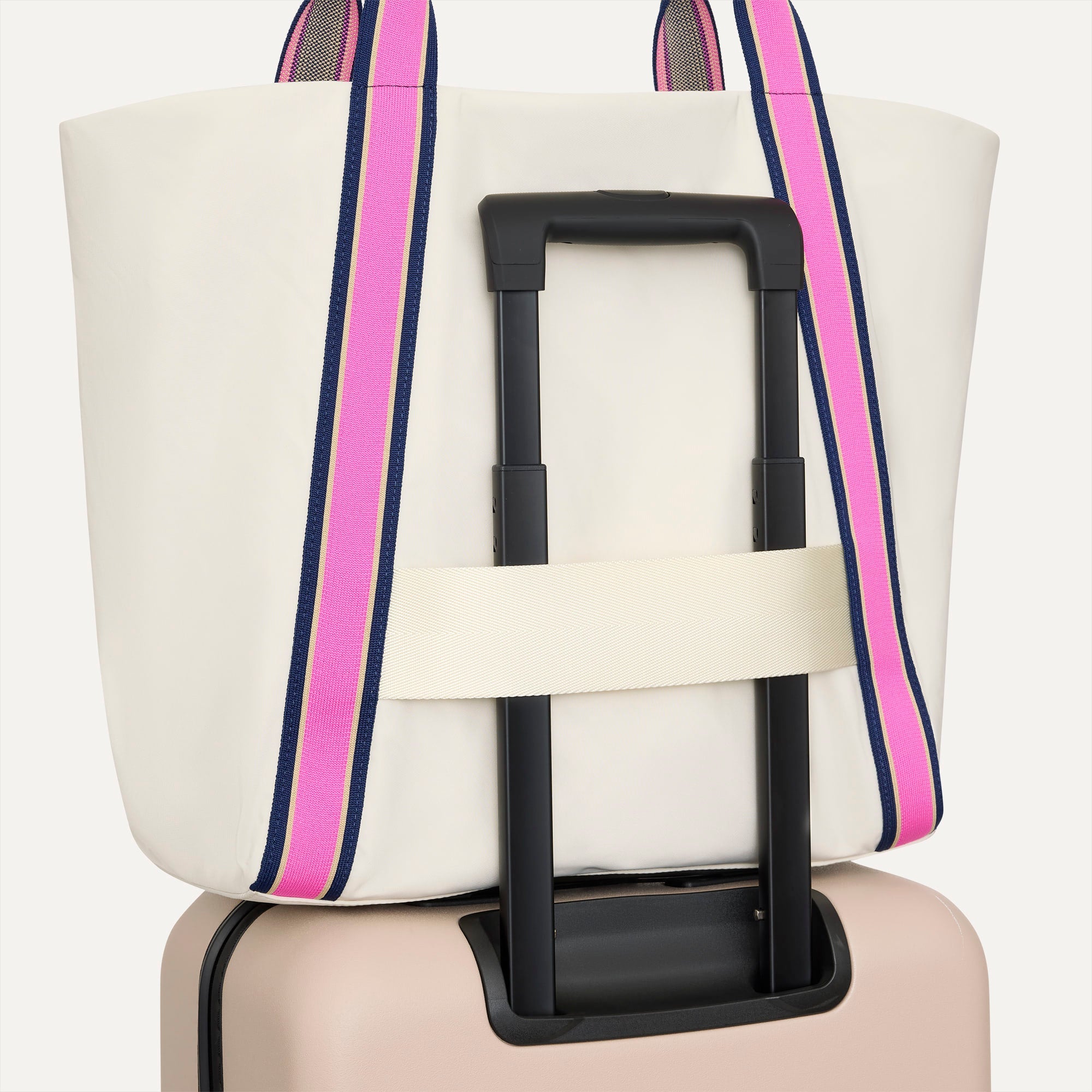 454_TravelTote_Optic_Suitcase_detail_5456.jpg