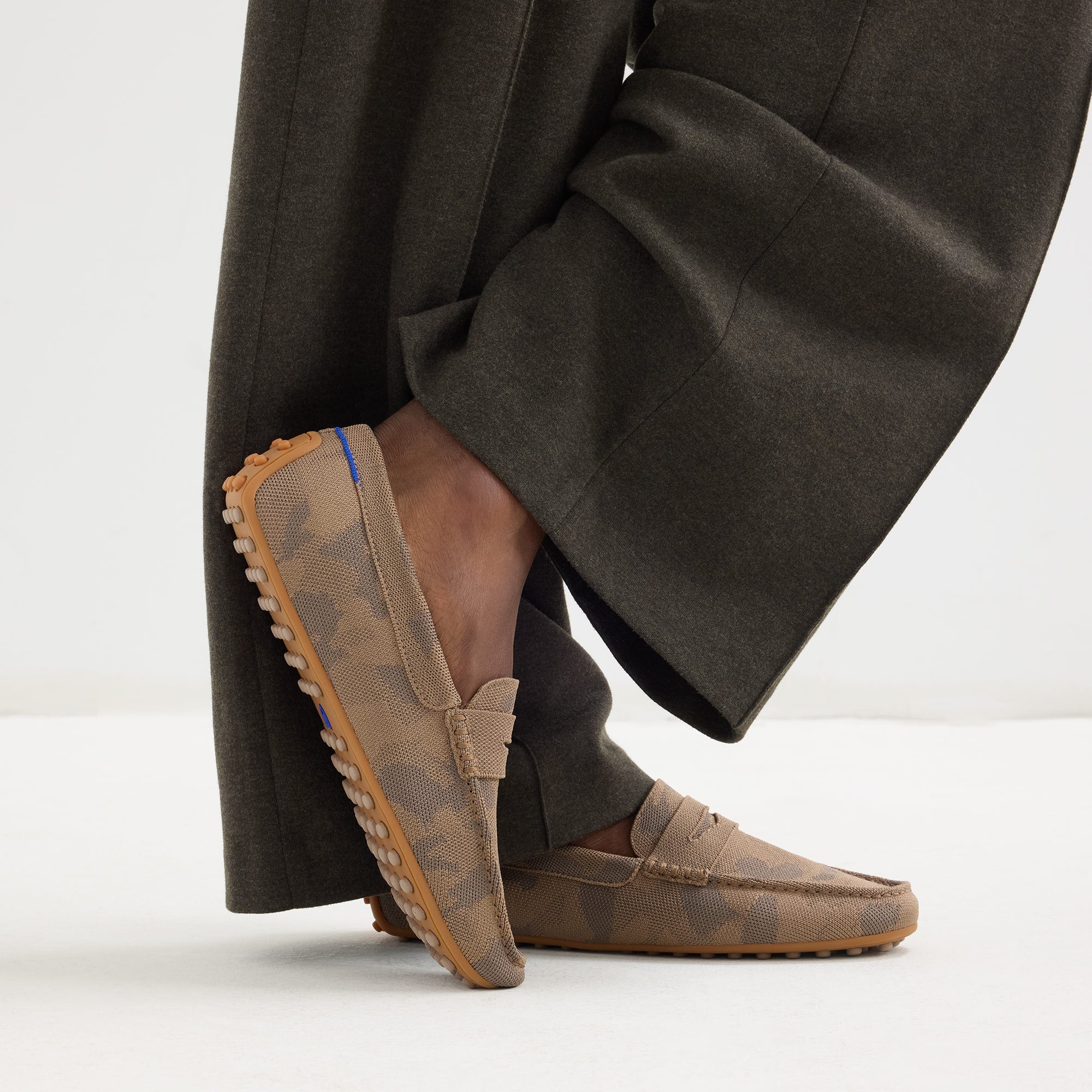 463_Men_sDailyDriver_BrownCamo_OnFigure_v0036_pdp.jpg