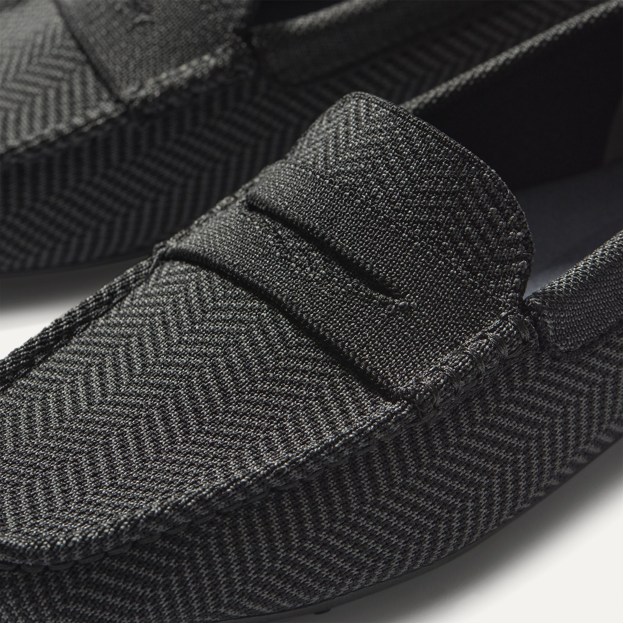 463_Men_sDailyDriver_CarbonHerringbone_Toedetail_Macro_4534.jpg