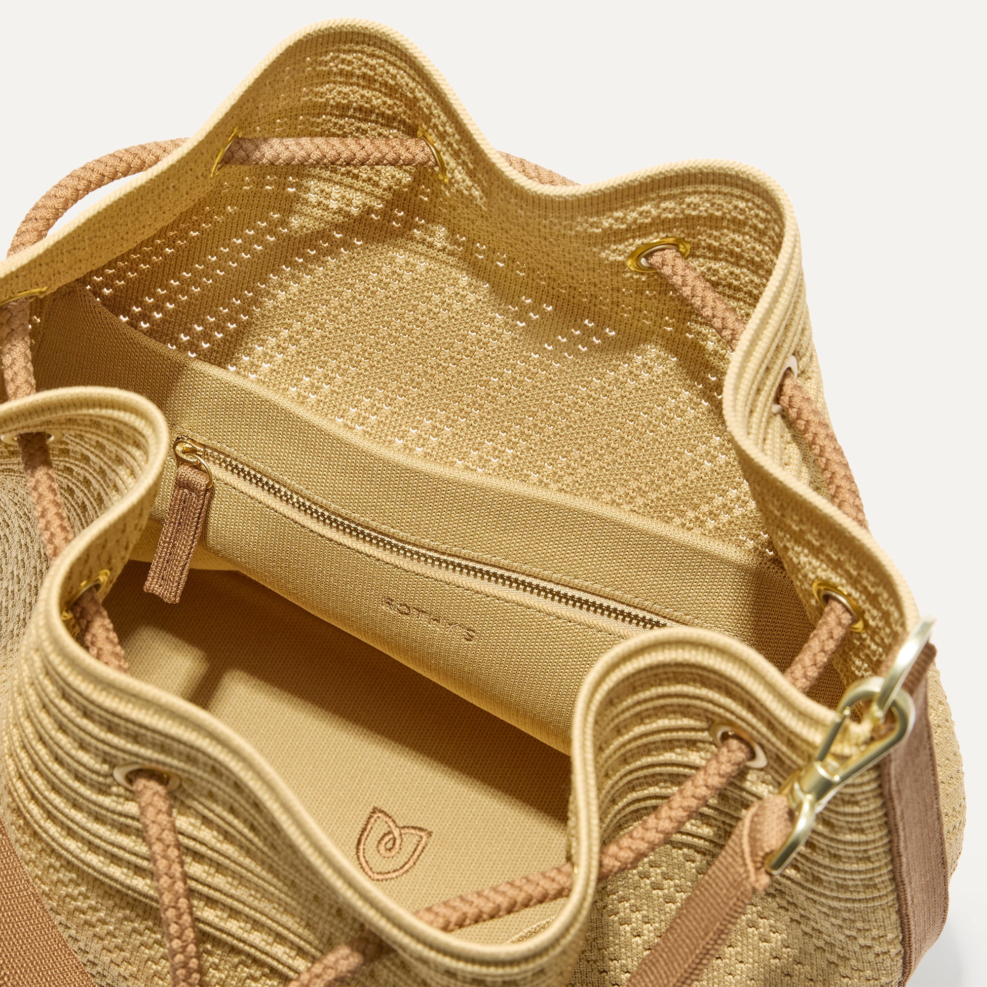 469_CinchBucketBag_BrownButterCrochet_Pocket_detail_7668.jpg