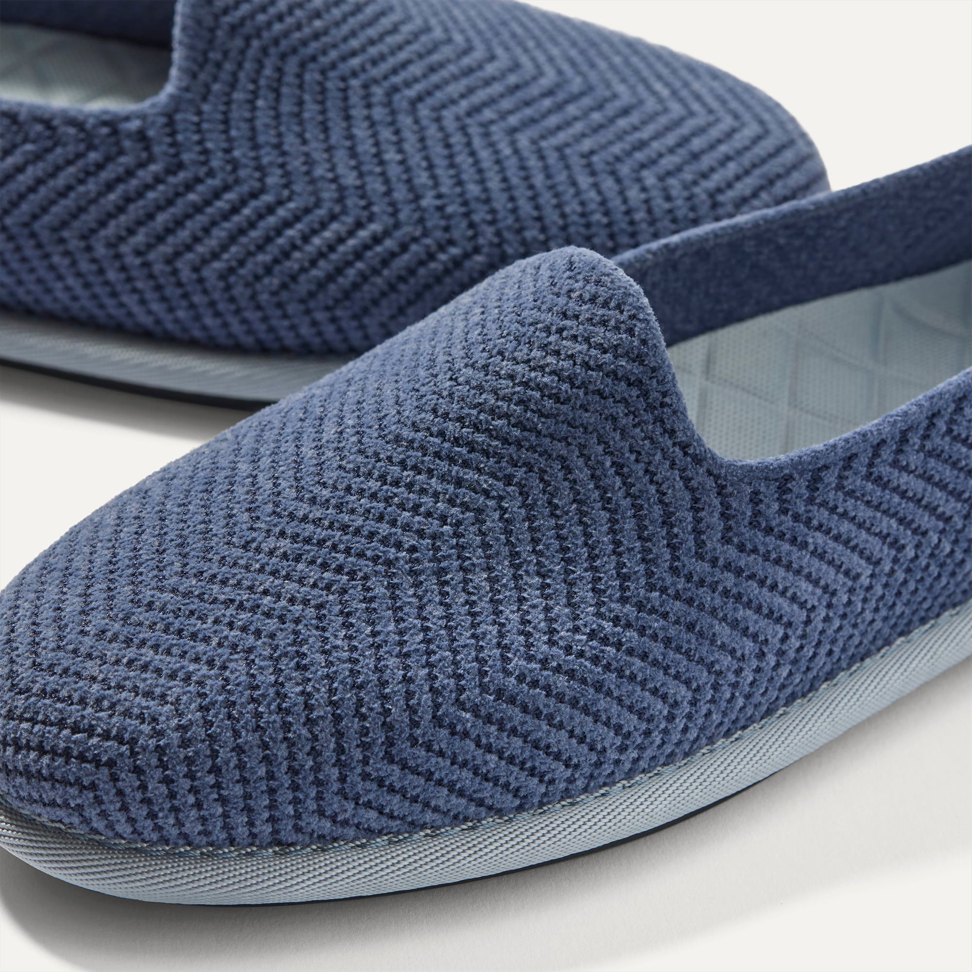 476_Rothy_sCruiserLoafer-ReVelvet_ReVelvetFogHerringbone_Toedetail_Macro_5445.jpg
