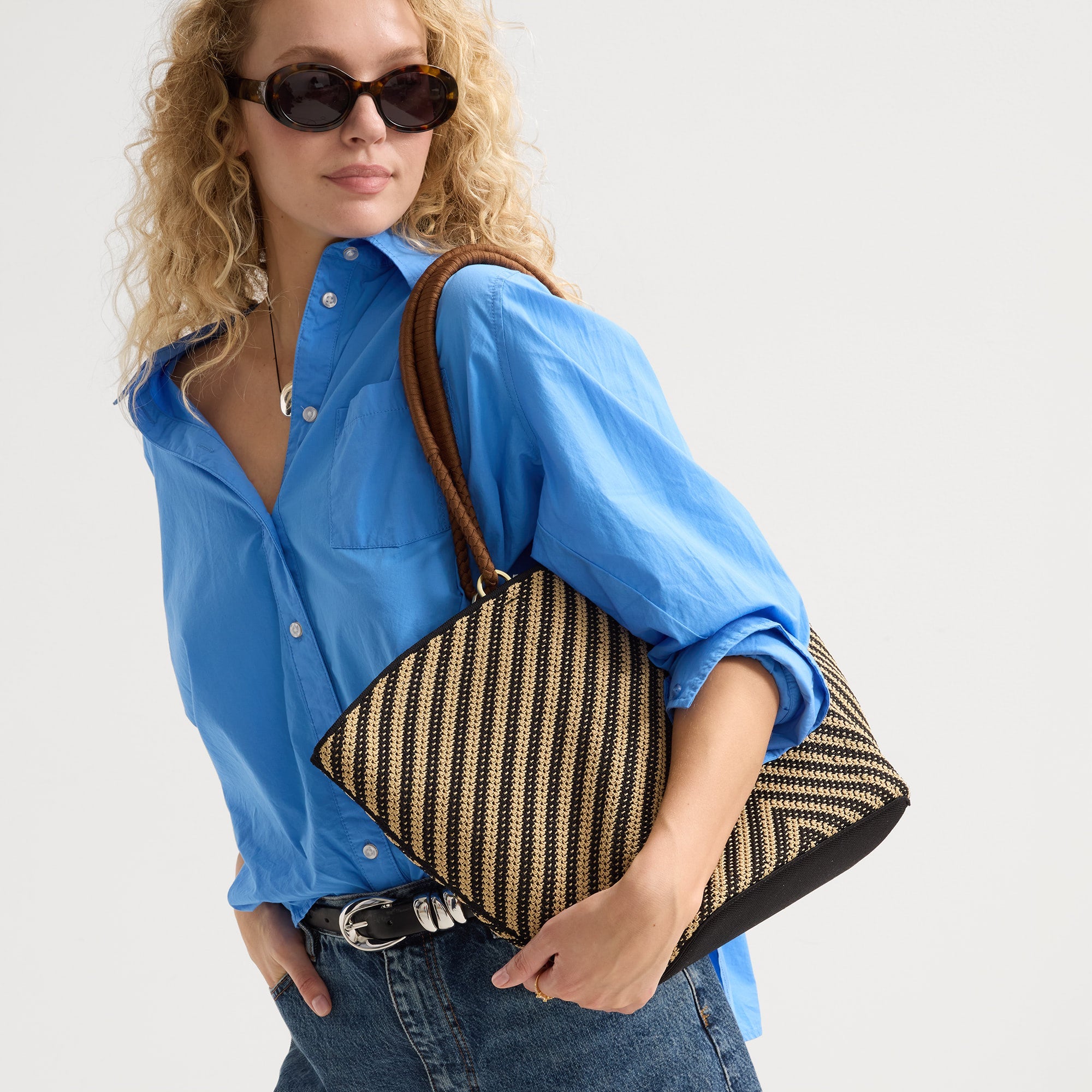 484_Summer_Tote_New_Toffee_Chevron_On_Figure_1454.jpg